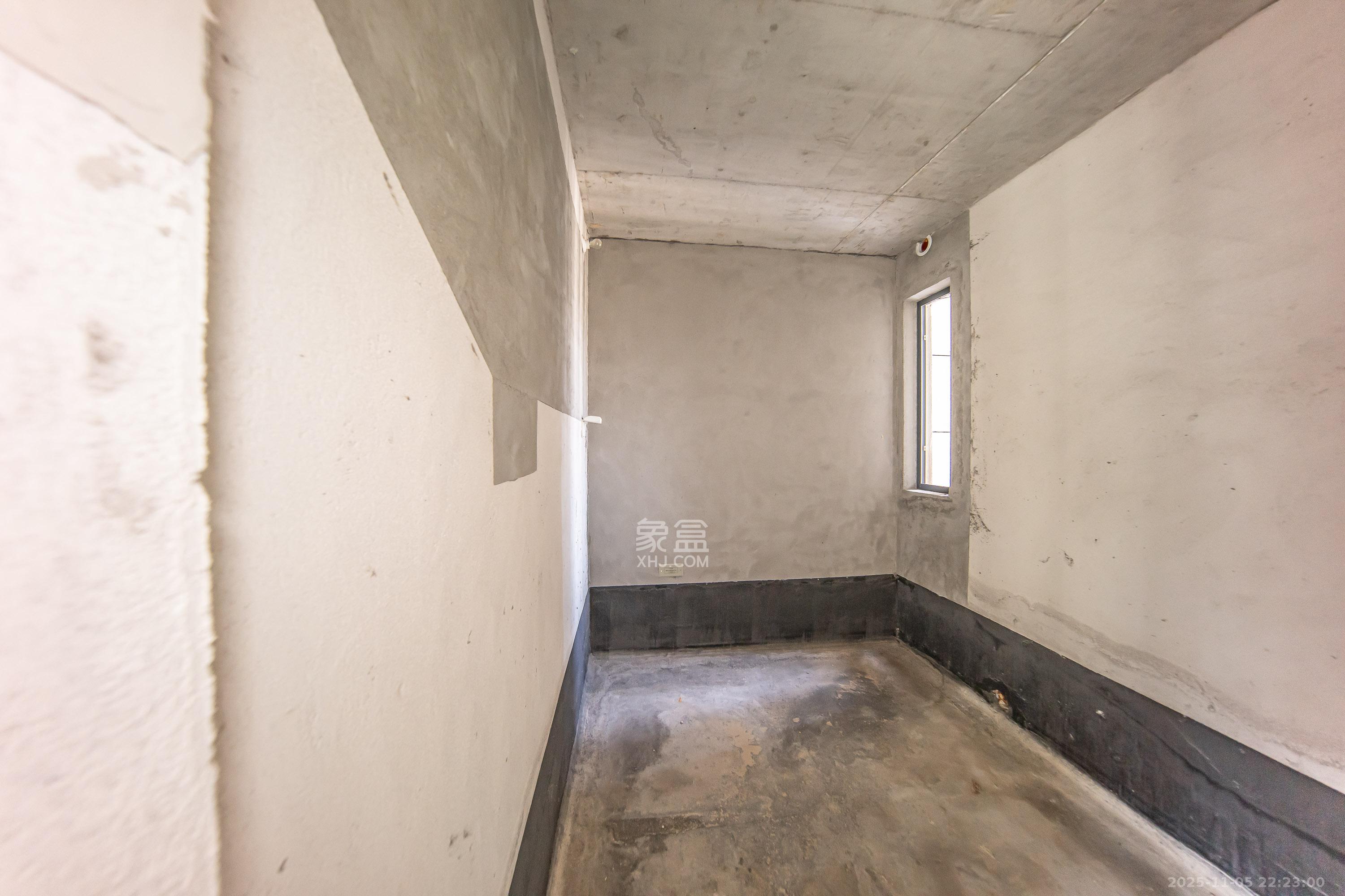 中建钰山湖  4室2厅2卫    330.0万卫生间