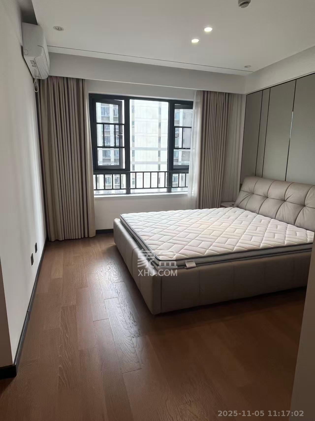 卓越中寰 4室2厅2卫 6800.0元/月 卓越中寰 4室2厅2卫 6800.0元/月室内图