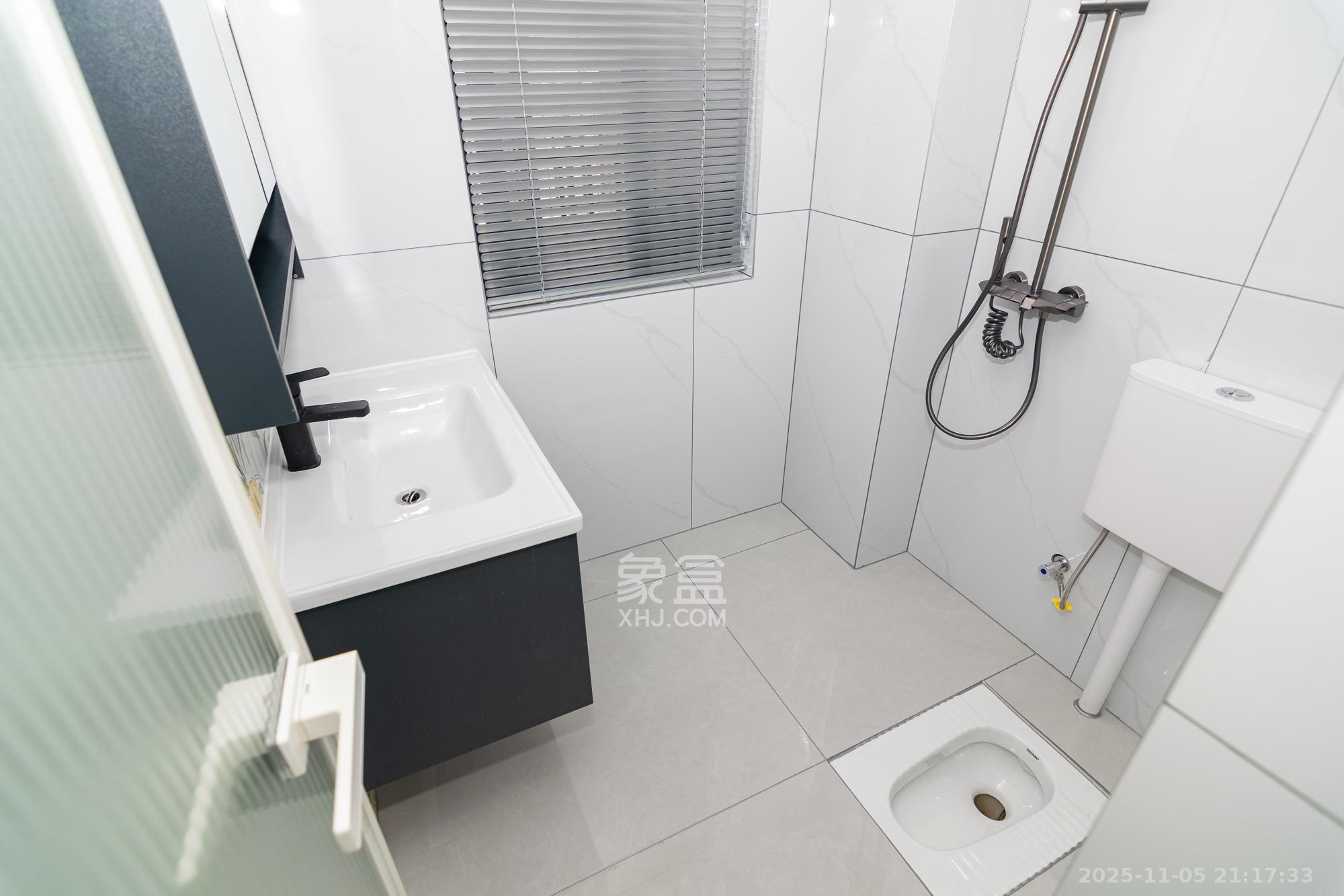 澳海谷山府  4室2厅2卫    99.8万卫生间