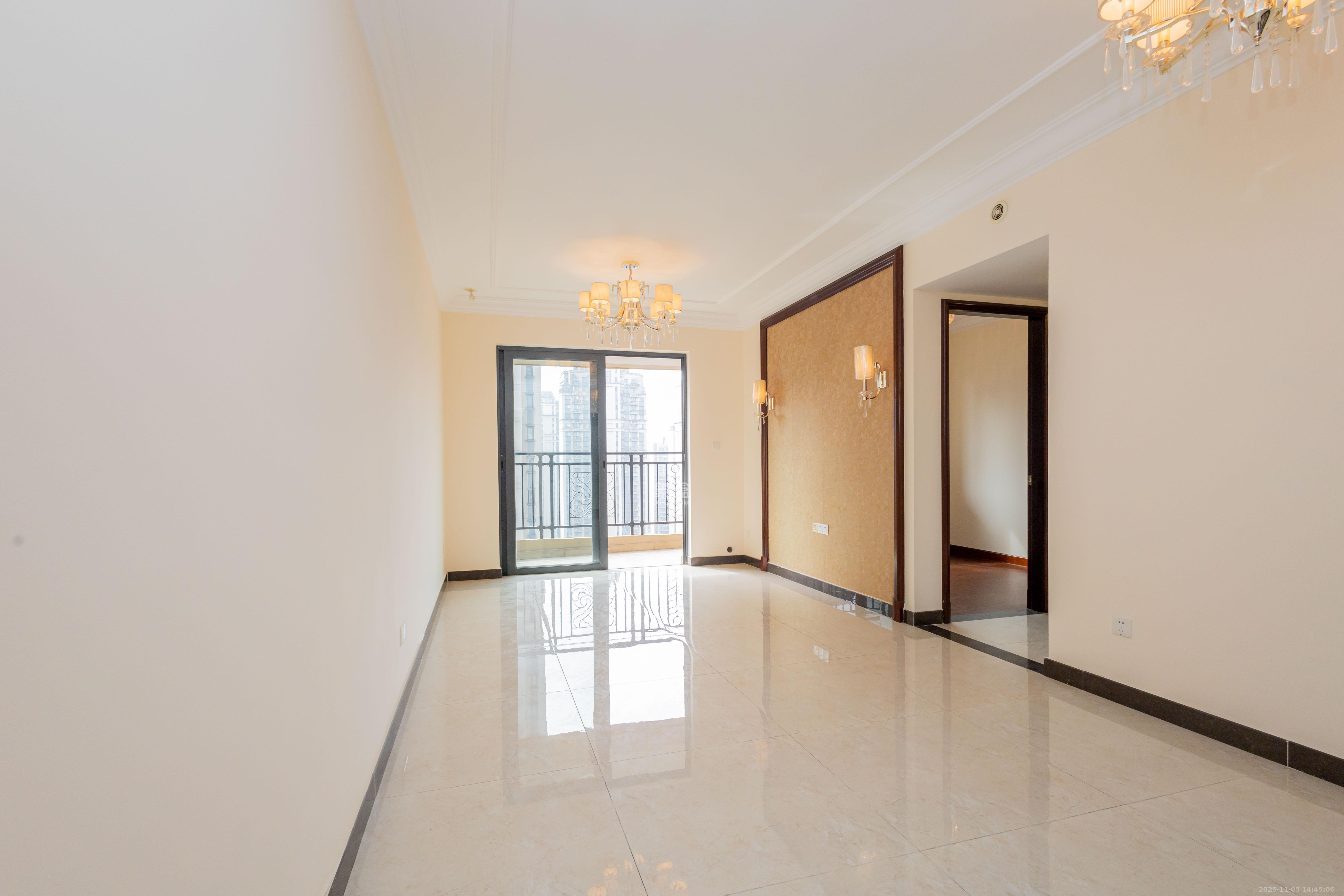 恒大江湾 3室2厅0卫 78.0万 恒大江湾 3室2厅0卫 78.0万客厅