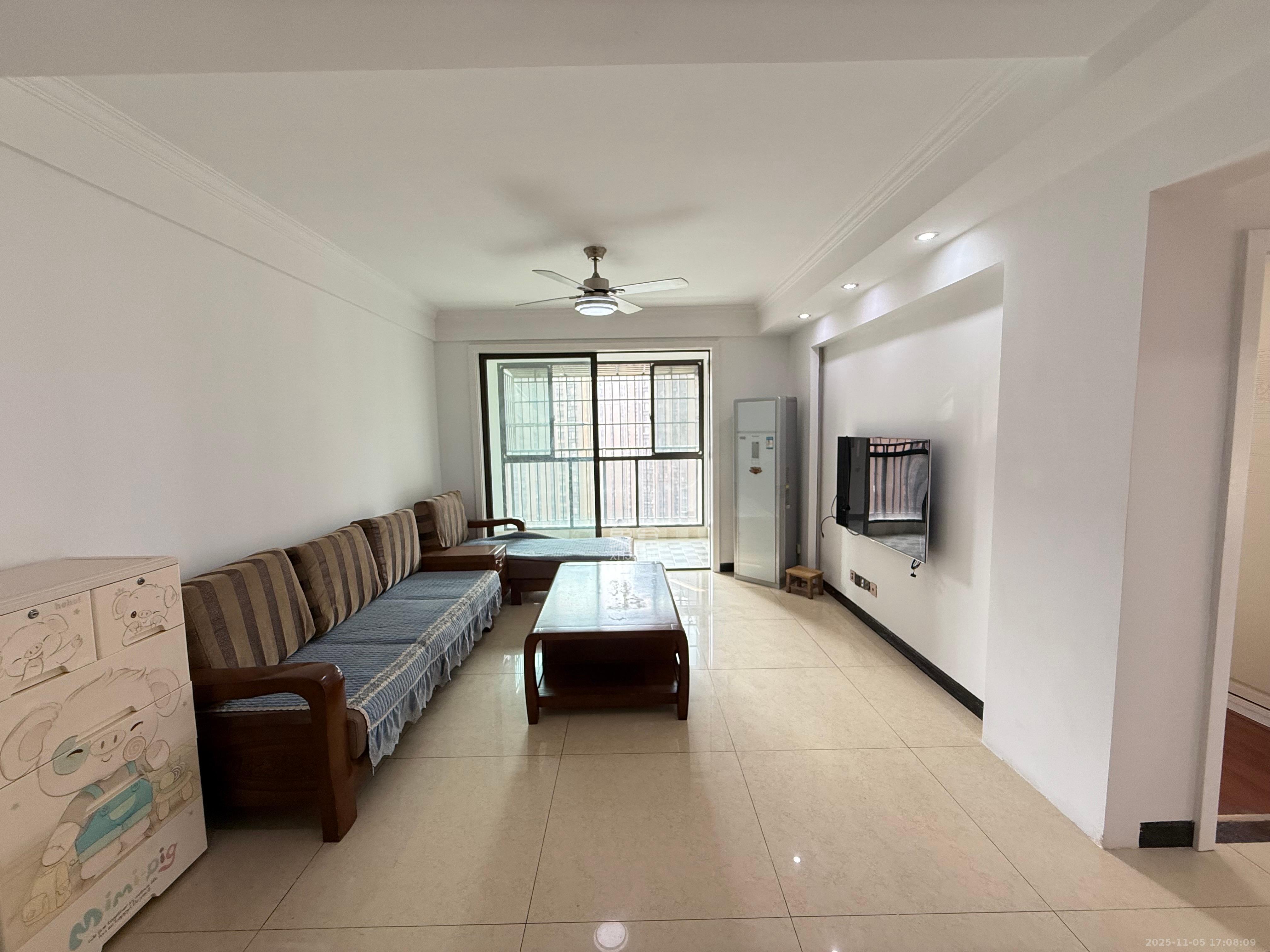 华润凤凰城三期  3室2厅1卫    2200.0元/月