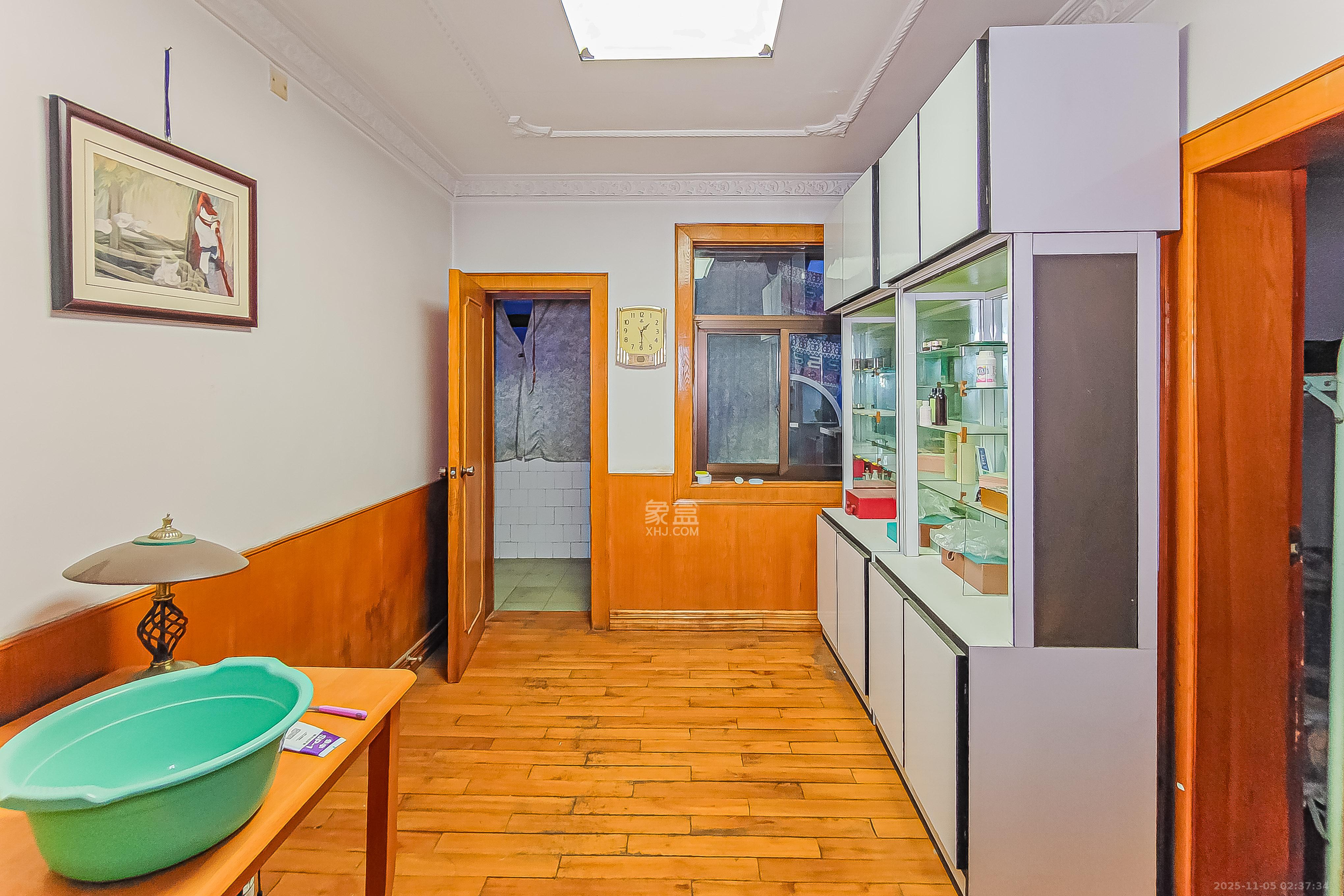 杂技团宿舍 3室2厅2卫 62.0万 杂技团宿舍 3室2厅2卫 62.0万客厅