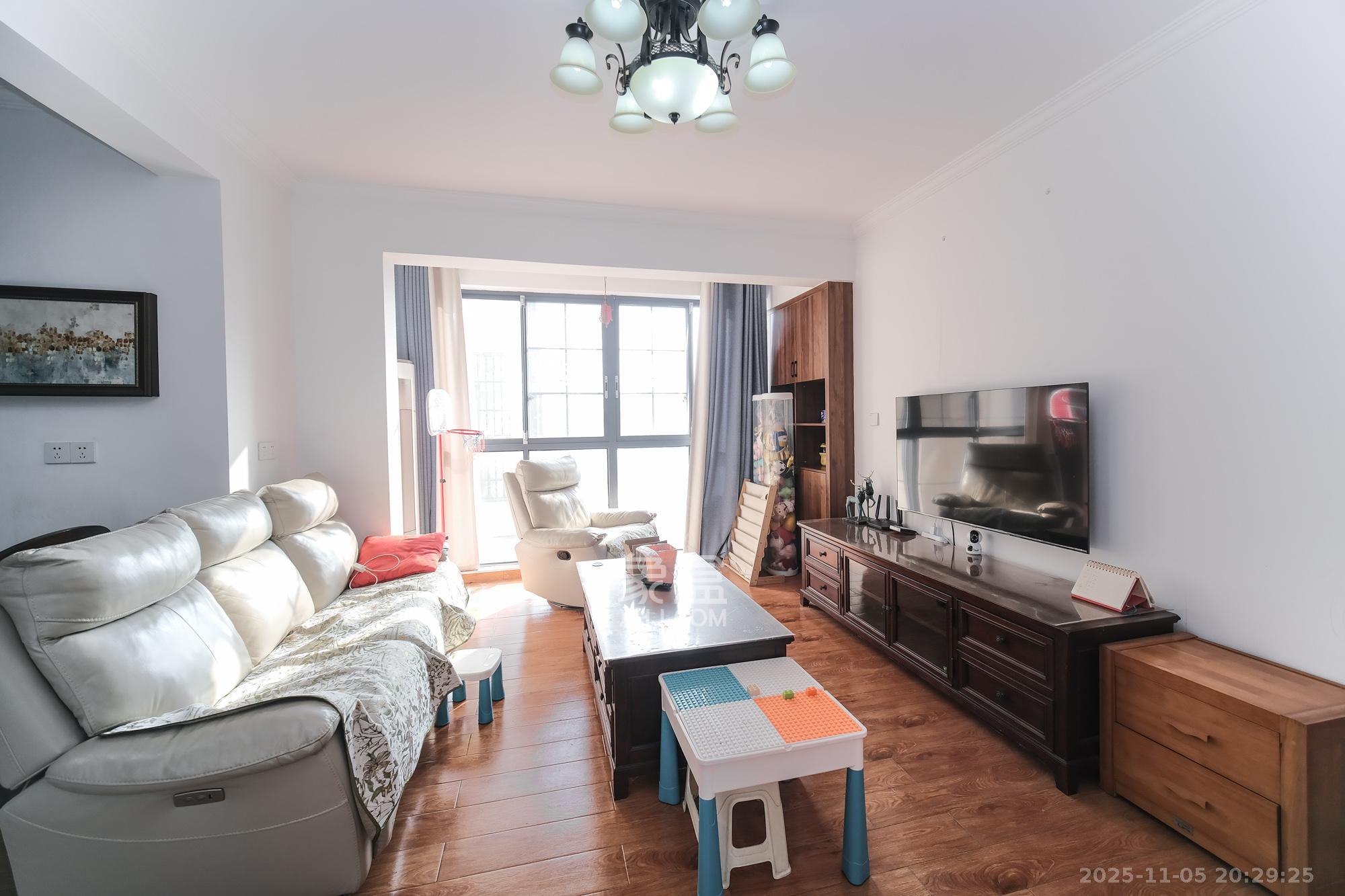 和悦城(蟠龙景苑) 3室0厅2卫 68.0万 和悦城(蟠龙景苑) 3室0厅2卫 68.0万客厅