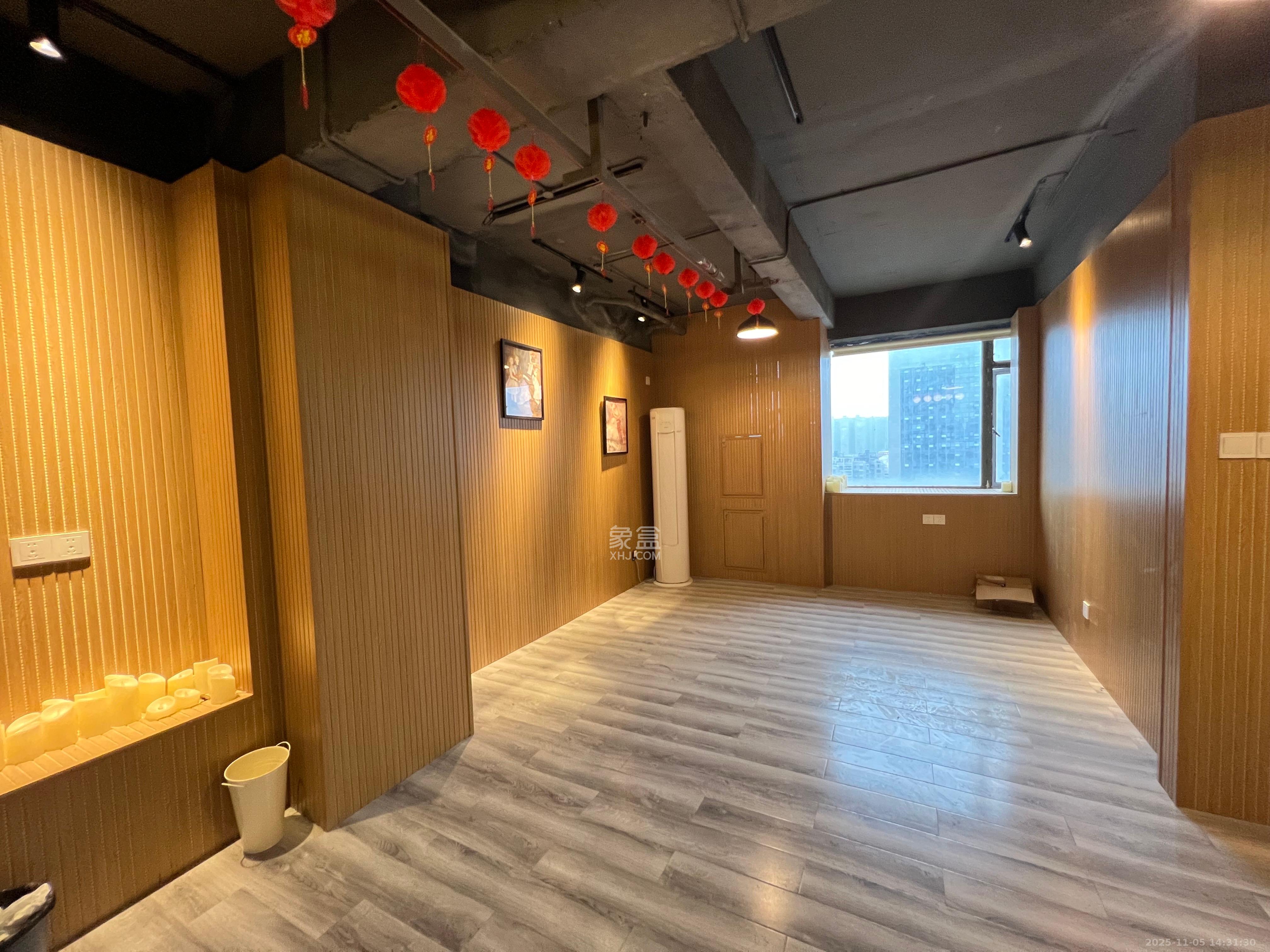 长房中庭国际（东郡华蓉广场）  2室2厅1卫    5500.0元/月室内图