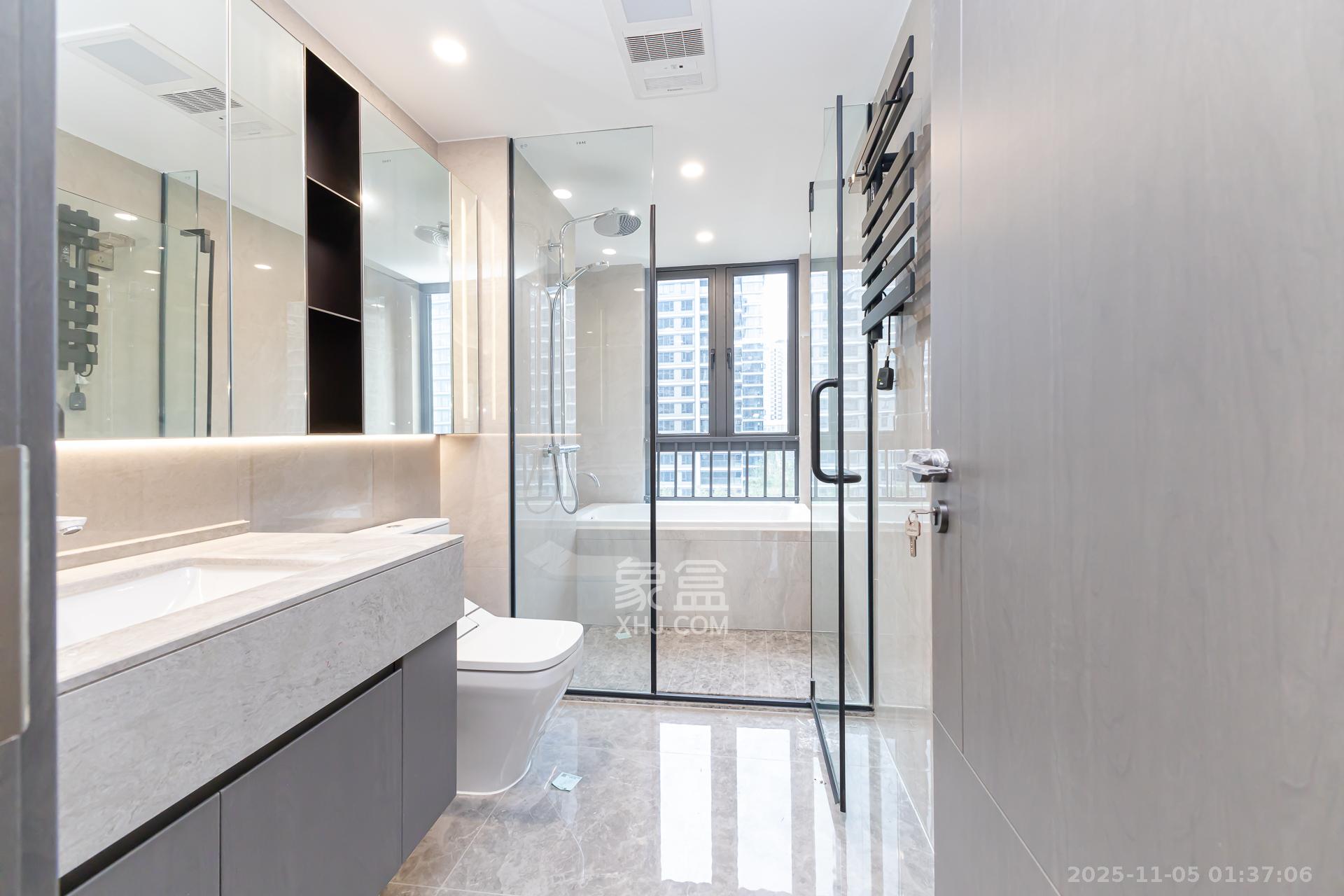 嘉臣道 4室2厅2卫 270.0万 嘉臣道 4室2厅2卫 270.0万卫生间