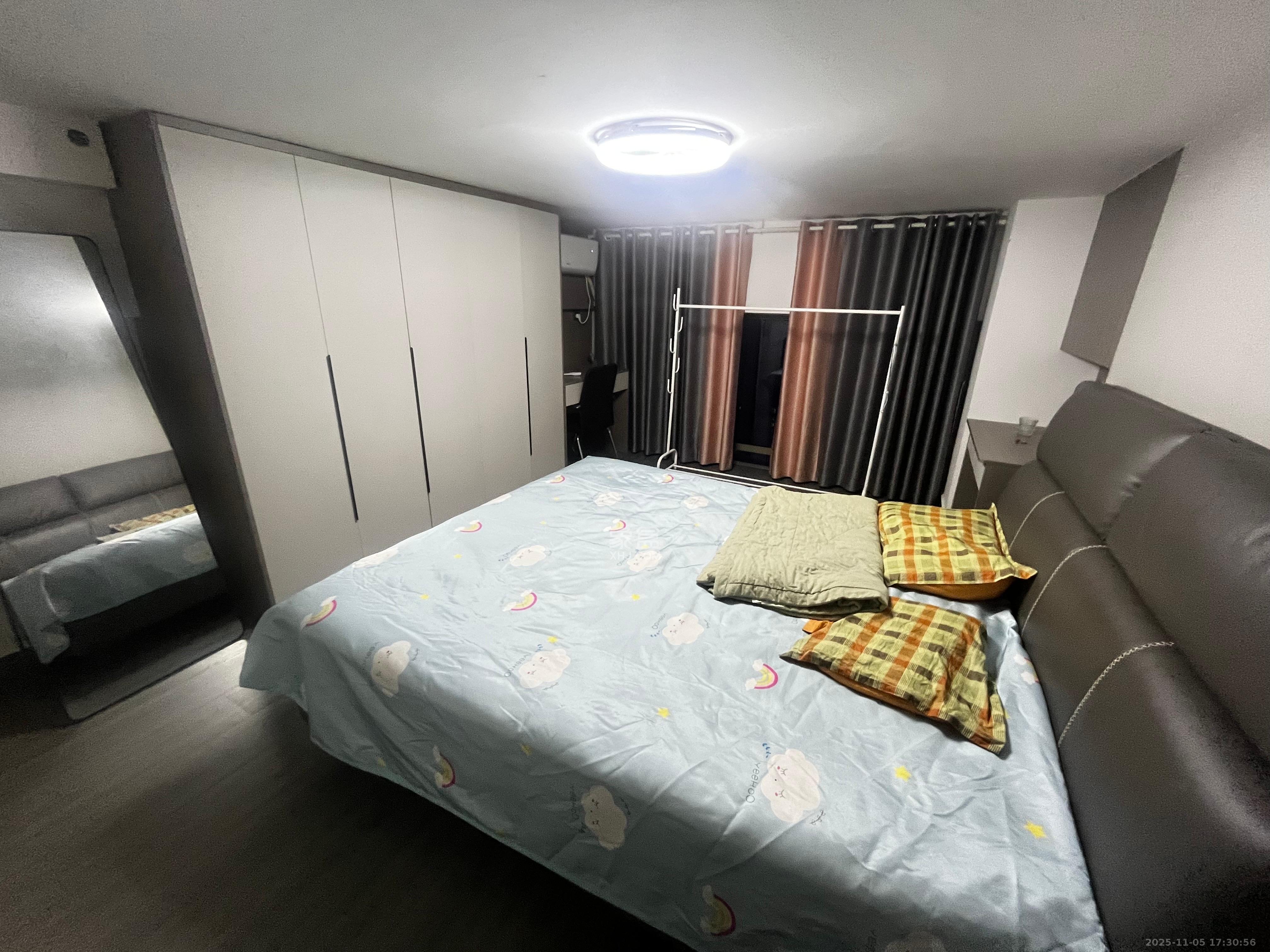 梅溪湖金茂湾  2室2厅3卫    2000.0元/月室内图