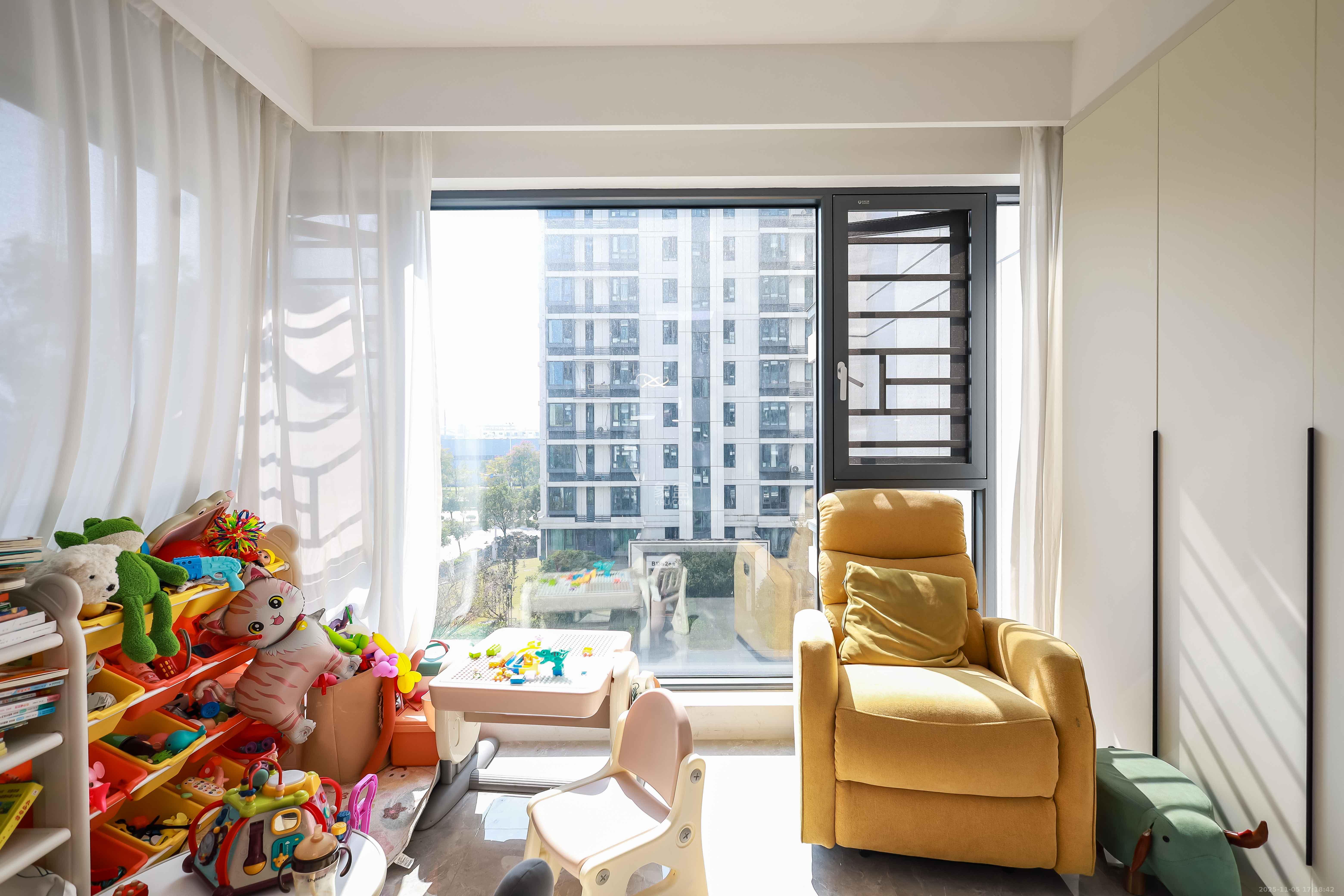 保利恒伟时光印象 4室2厅2卫 135.0万 保利恒伟时光印象 4室2厅2卫 135.0万阳台