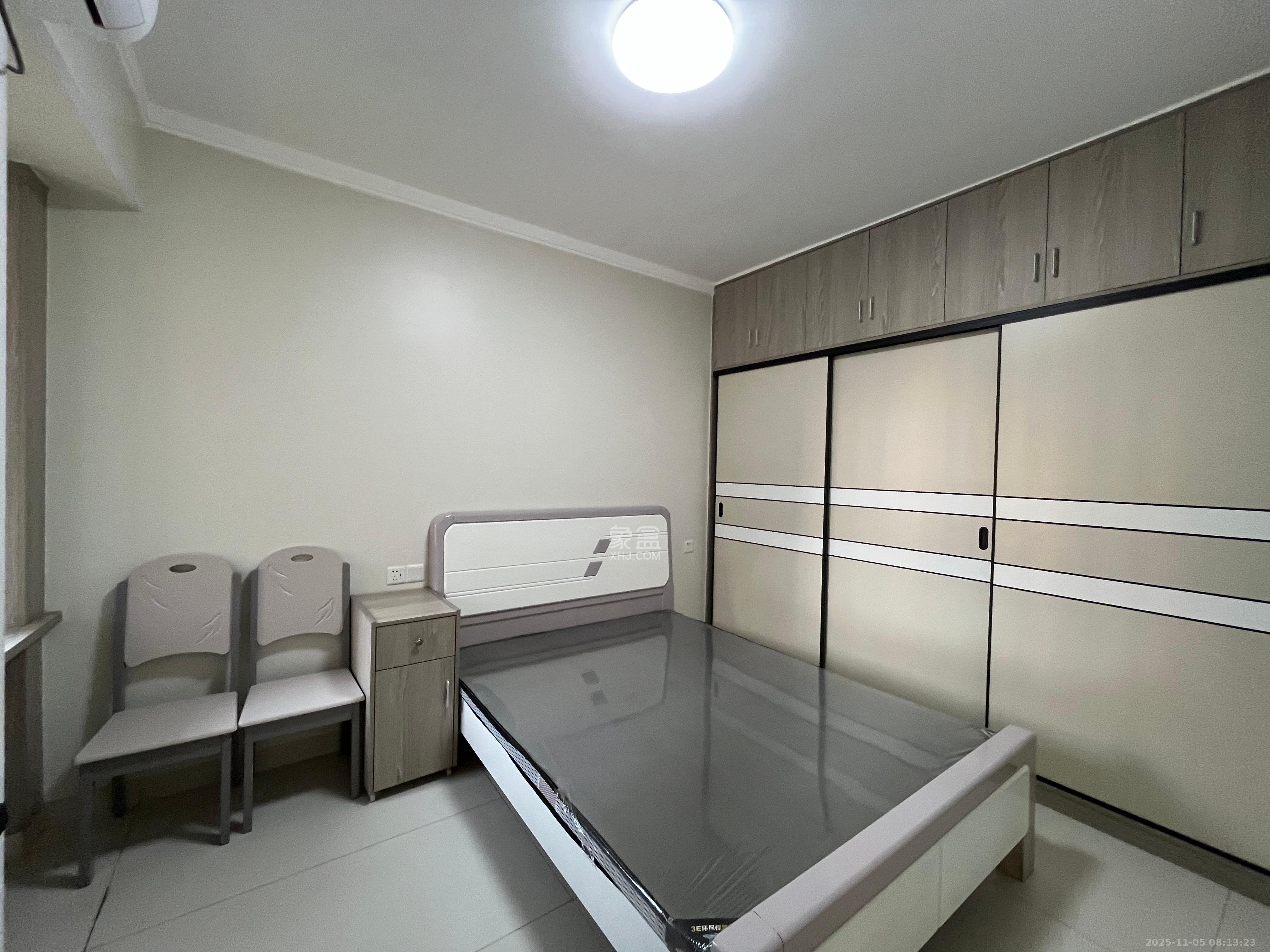 东岸梅园小区  2室1厅1卫    2300.0元/月室内图