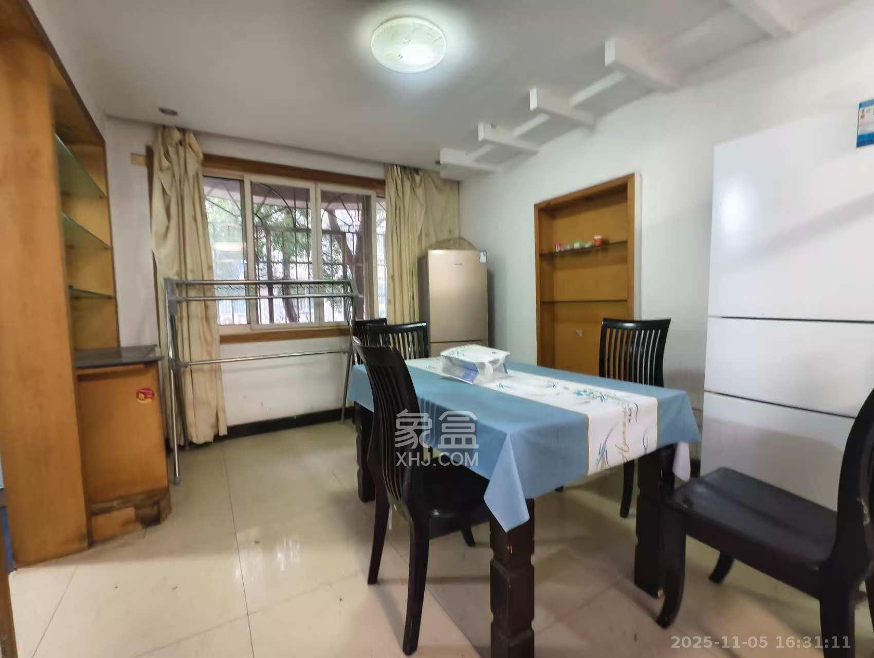 德政园  3室2厅1卫    2300.0元/月室内图