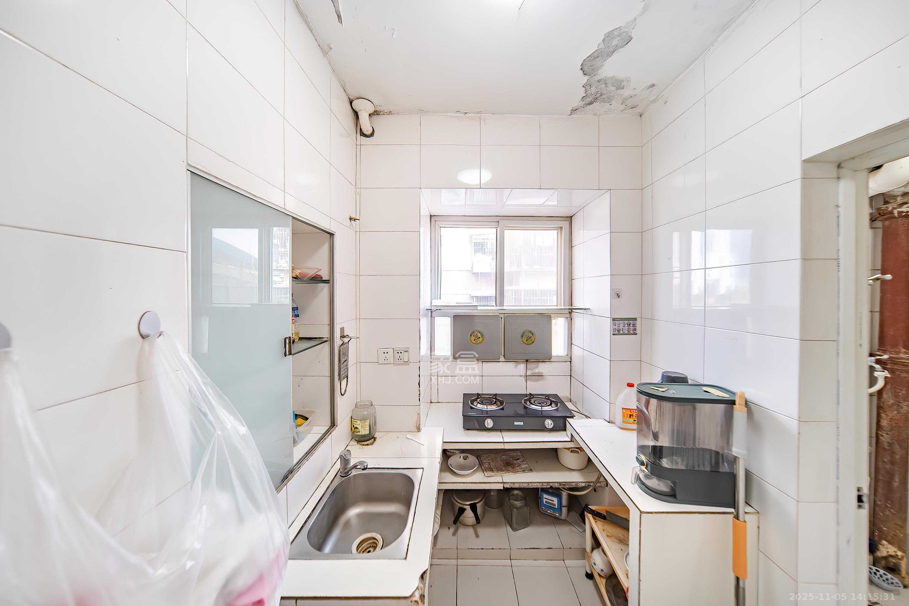 便河边社区  3室2厅1卫    66.0万厨房