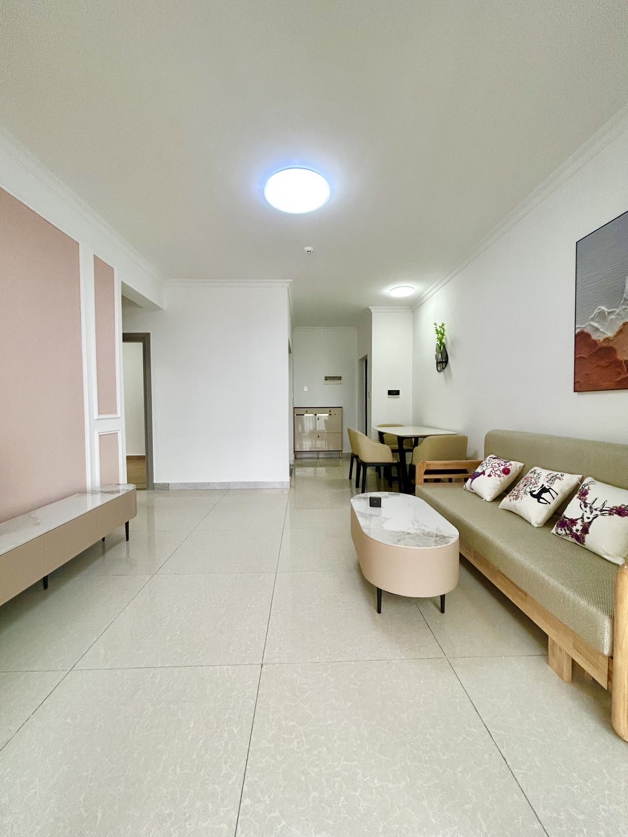 新琼雅苑  2室2厅1卫    83.0万客厅