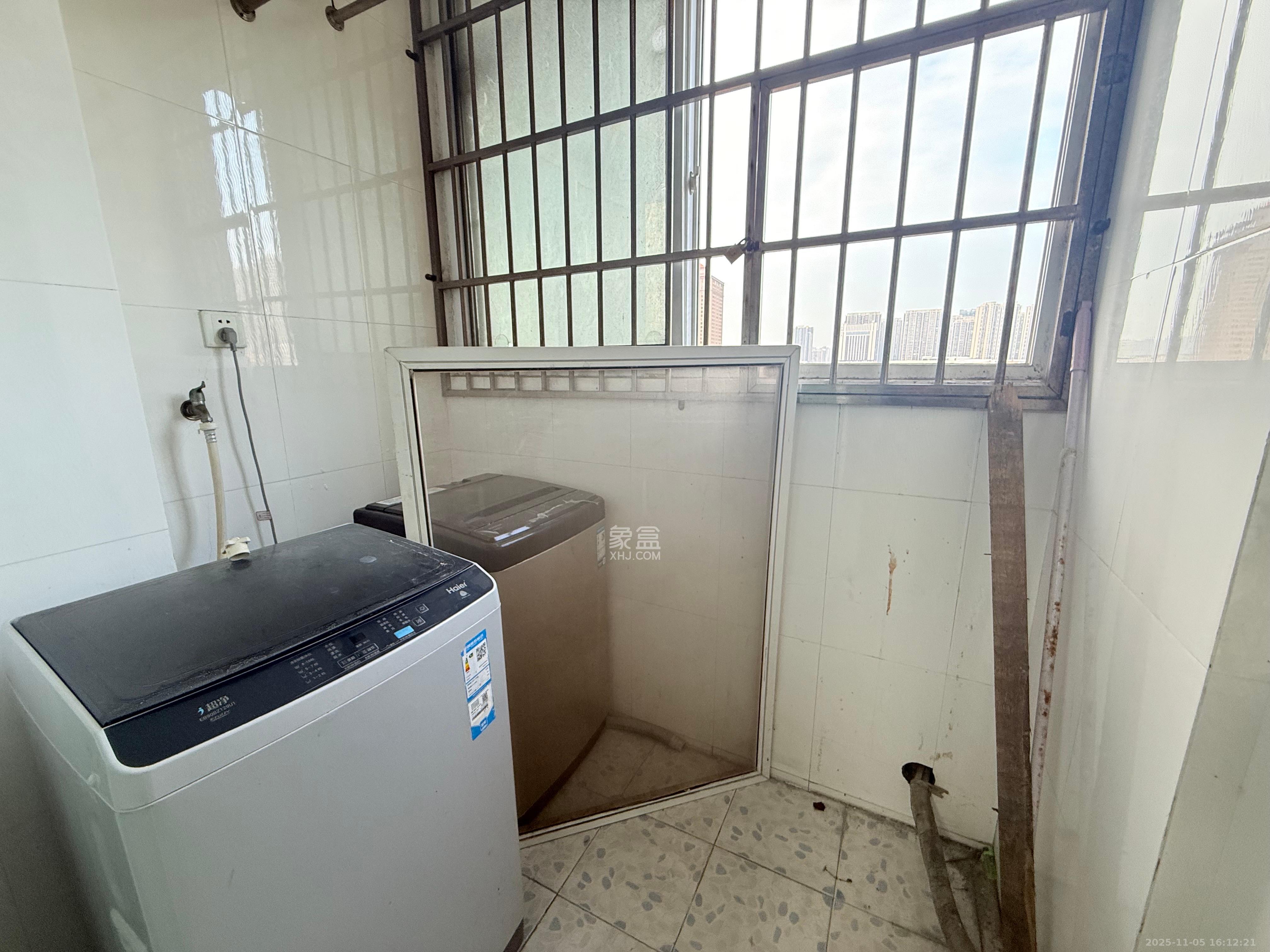 星蓝湾  3室2厅2卫    2600.0元/月室内图