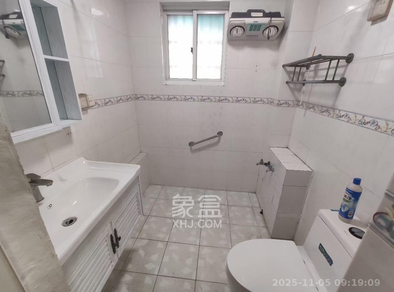 金色比华利 3室2厅2卫 1600.0元/月 金色比华利 3室2厅2卫 1600.0元/月室内图