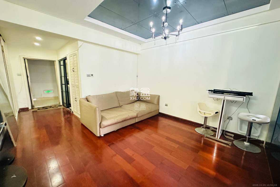 摩天一号 1室1厅1卫 2000.0元/月 摩天一号 1室1厅1卫 2000.0元/月室内图