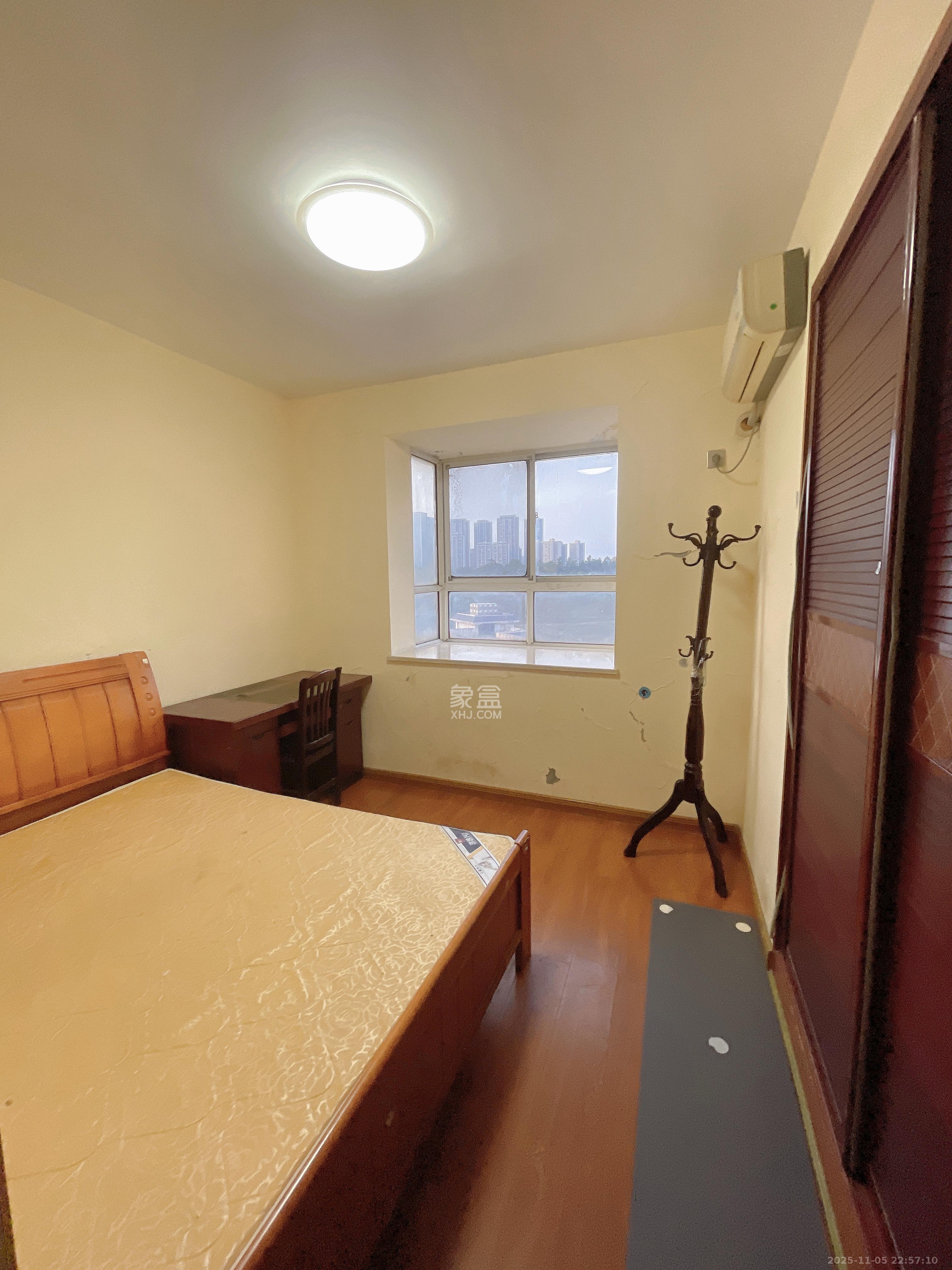 润芳园 3室2厅1卫 2000.0元/月 润芳园 3室2厅1卫 2000.0元/月室内图