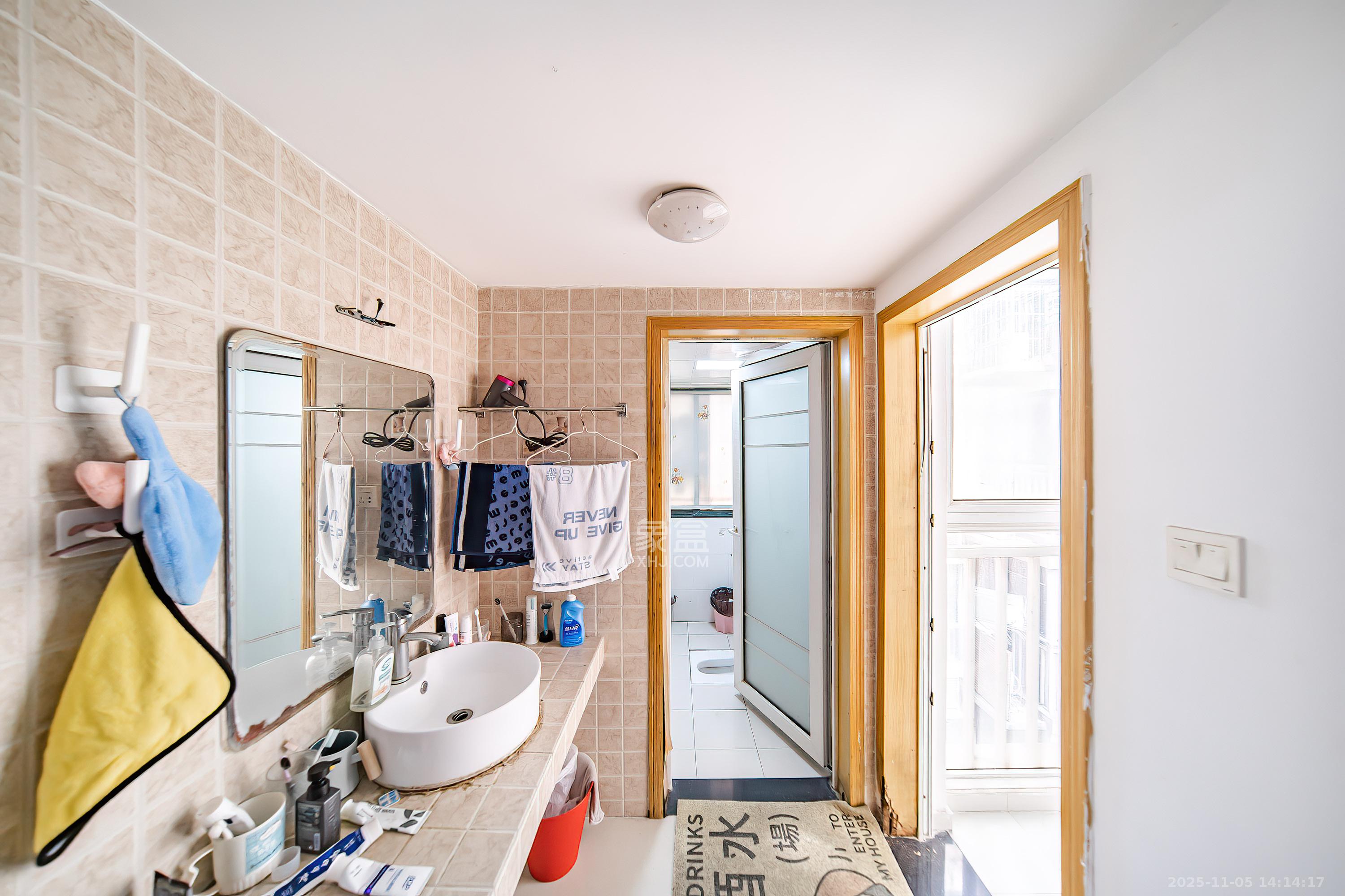 佳阳悦景馨都  2室1厅1卫    65.0万卫生间