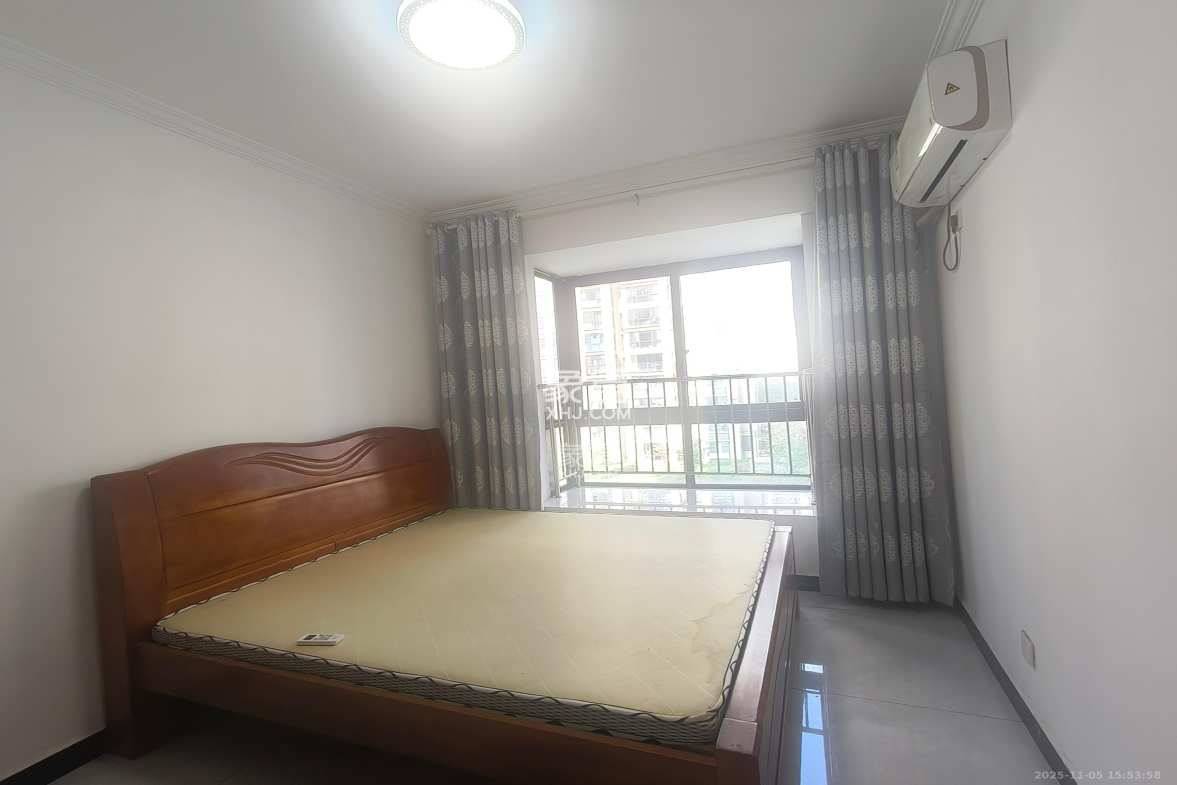 东方美地 4室2厅2卫 3200.0元/月 东方美地 4室2厅2卫 3200.0元/月室内图