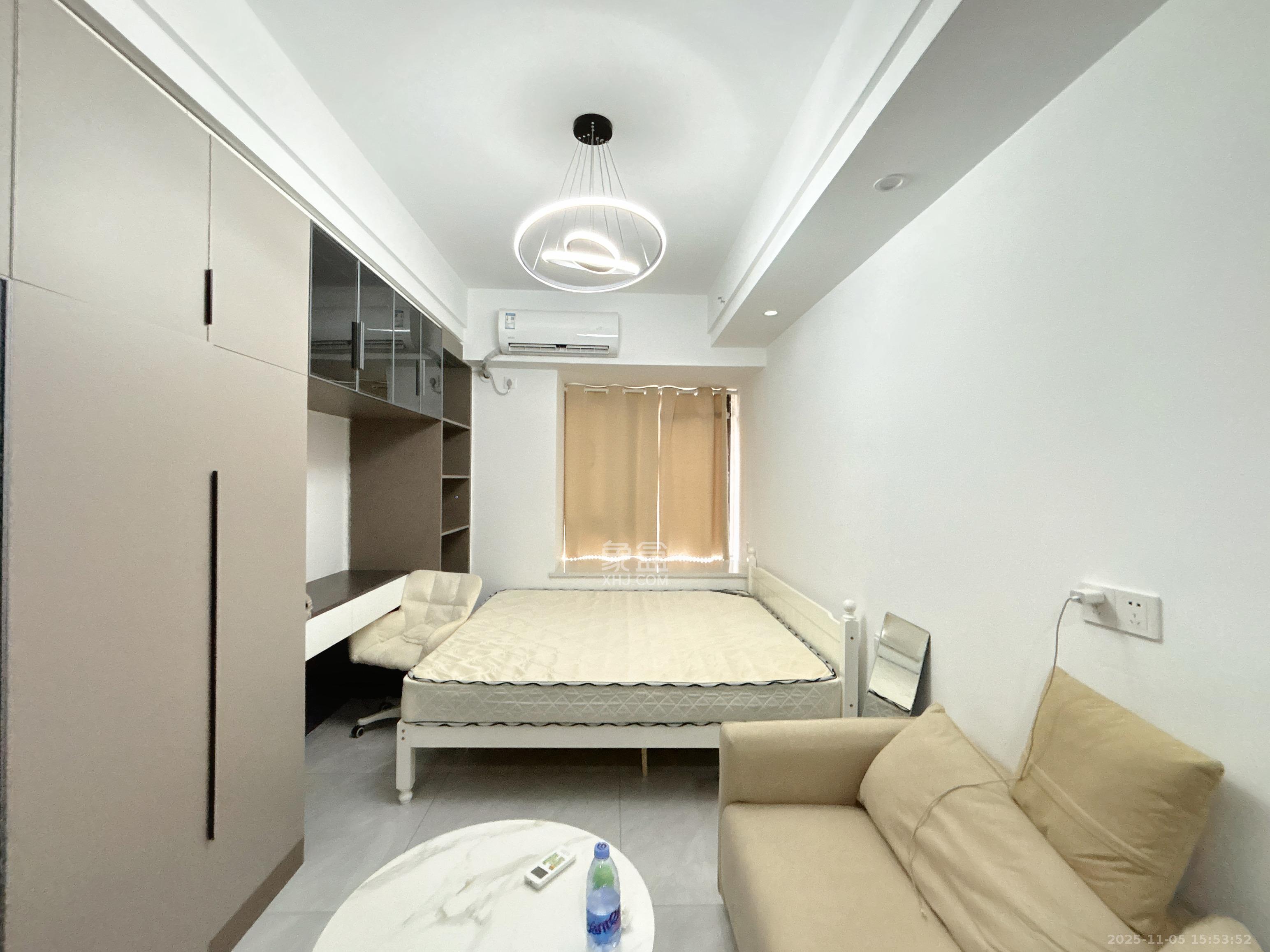 保利海德公园  1室1厅1卫    1600.0元/月室内图1