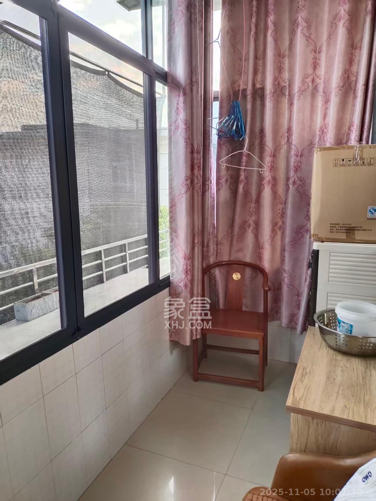 茶园坡社区(原王家冲社区)  2室1厅1卫    1300.0元/月室内图