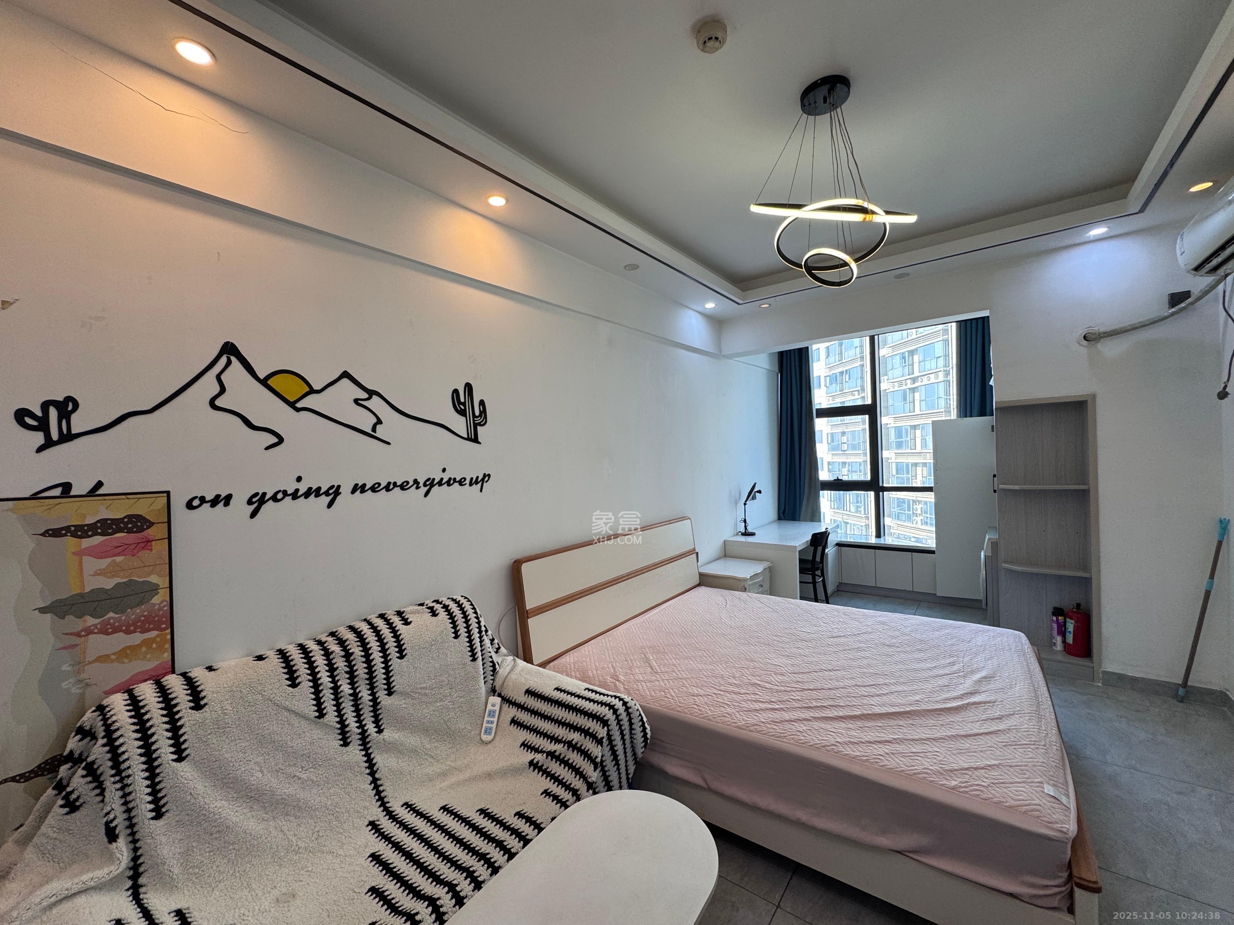 东盈商业广场（华泉城市广场）  1室1厅1卫    1650.0元/月