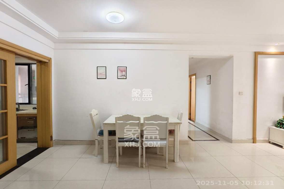 中海国际三期 3室2厅2卫 2100.0元/月 中海国际三期 3室2厅2卫 2100.0元/月室内图