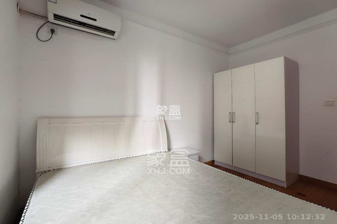 中海国际三期 3室2厅2卫 2100.0元/月 中海国际三期 3室2厅2卫 2100.0元/月室内图