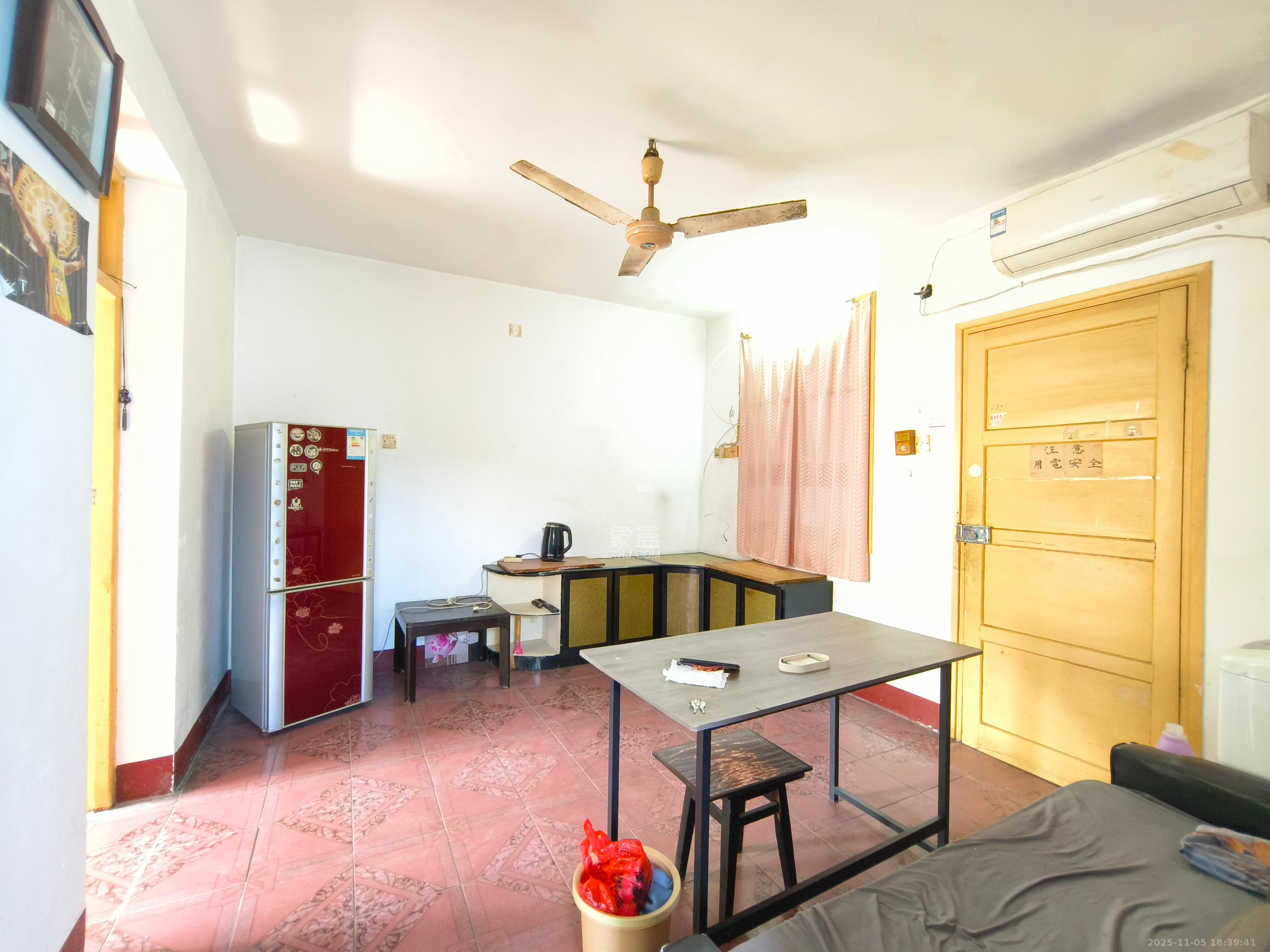 崇文里、崇圣里散盘  2室1厅1卫    1600.0元/月室内图1