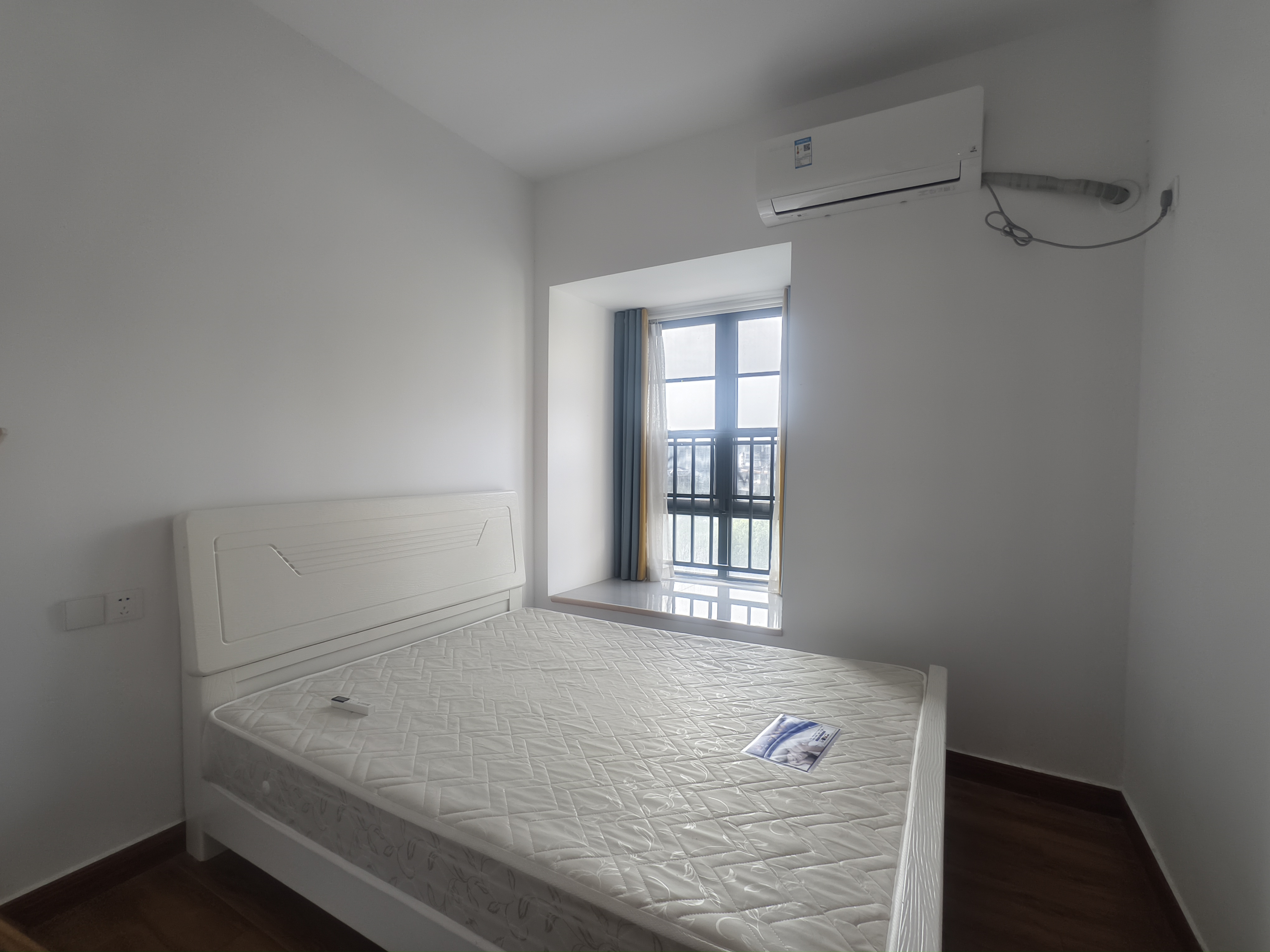 中天鹭鸶湾龙庭二期  2室2厅2卫    1800.0元/月户型图