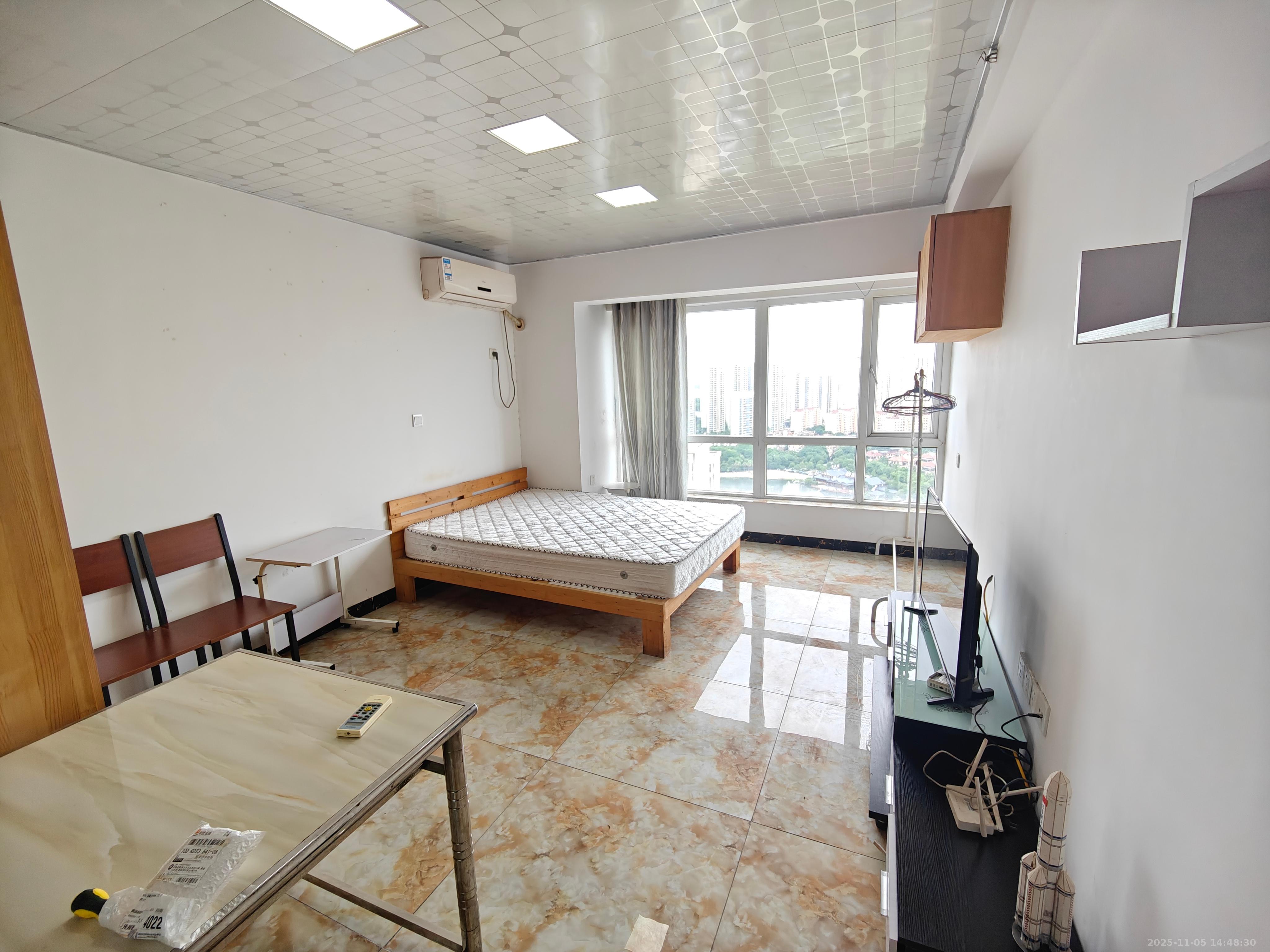 美的城三期  1室1厅1卫    900.0元/月室内图