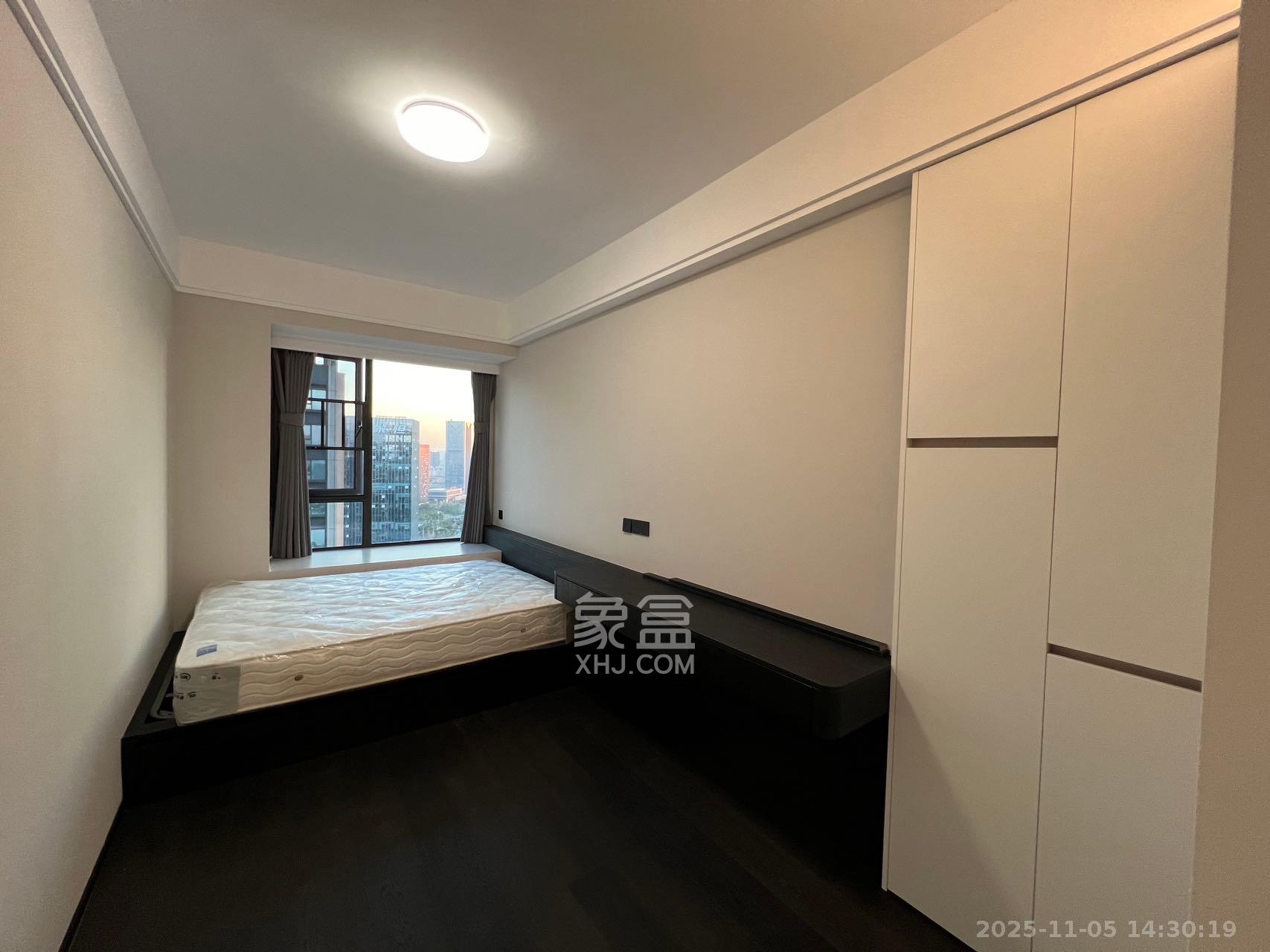 绿地V岛  4室2厅2卫    6000.0元/月室内图