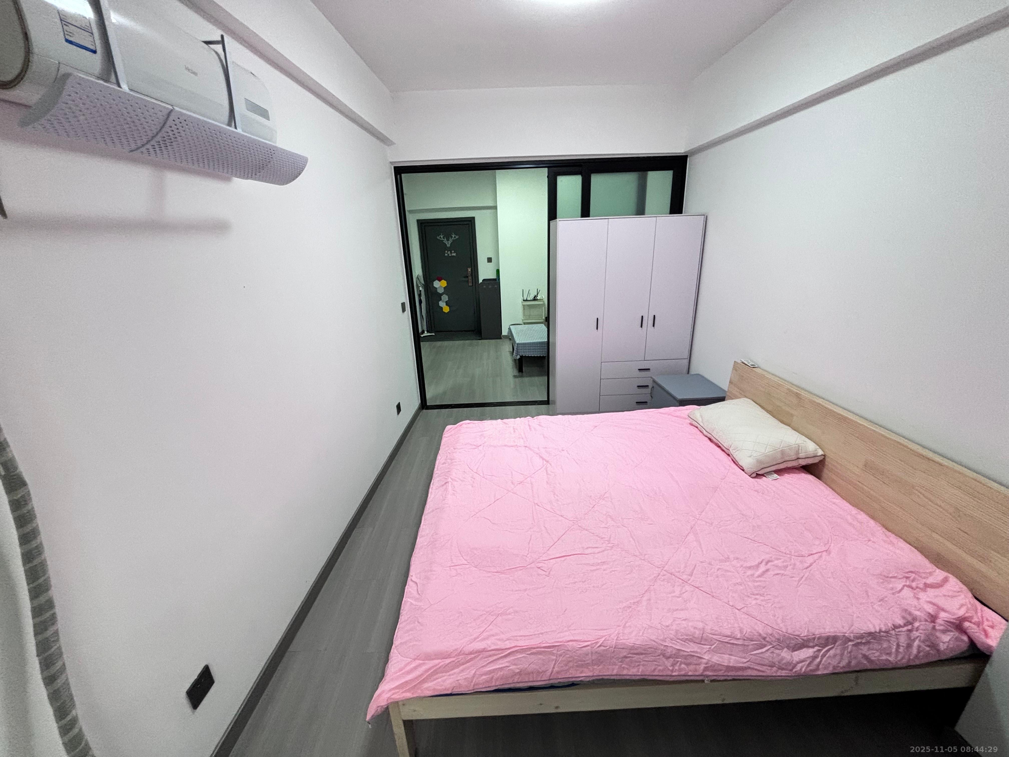 现代城  1室1厅1卫    1200.0元/月室内图