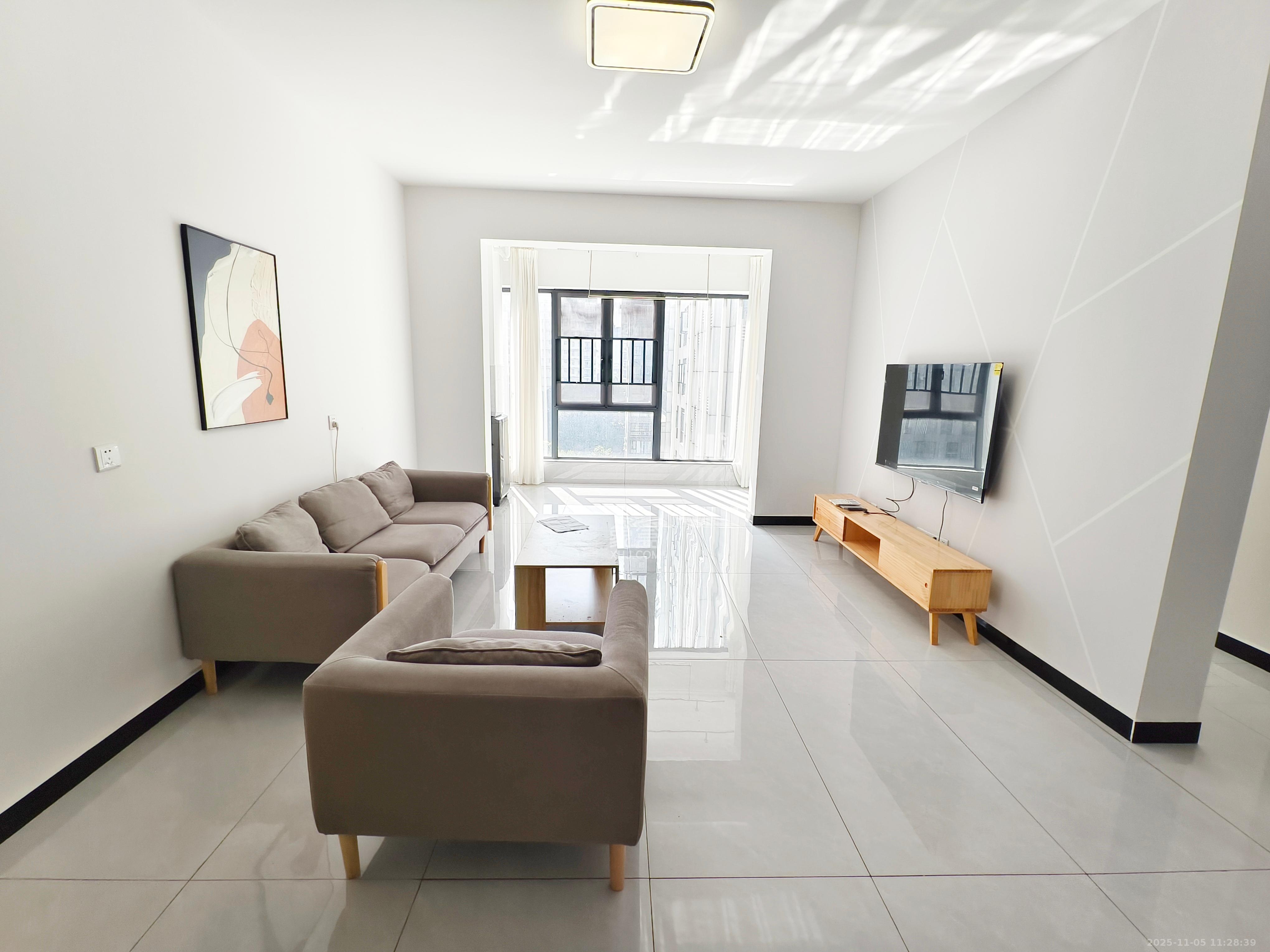 长大彩虹都  3室2厅1卫    2400.0元/月