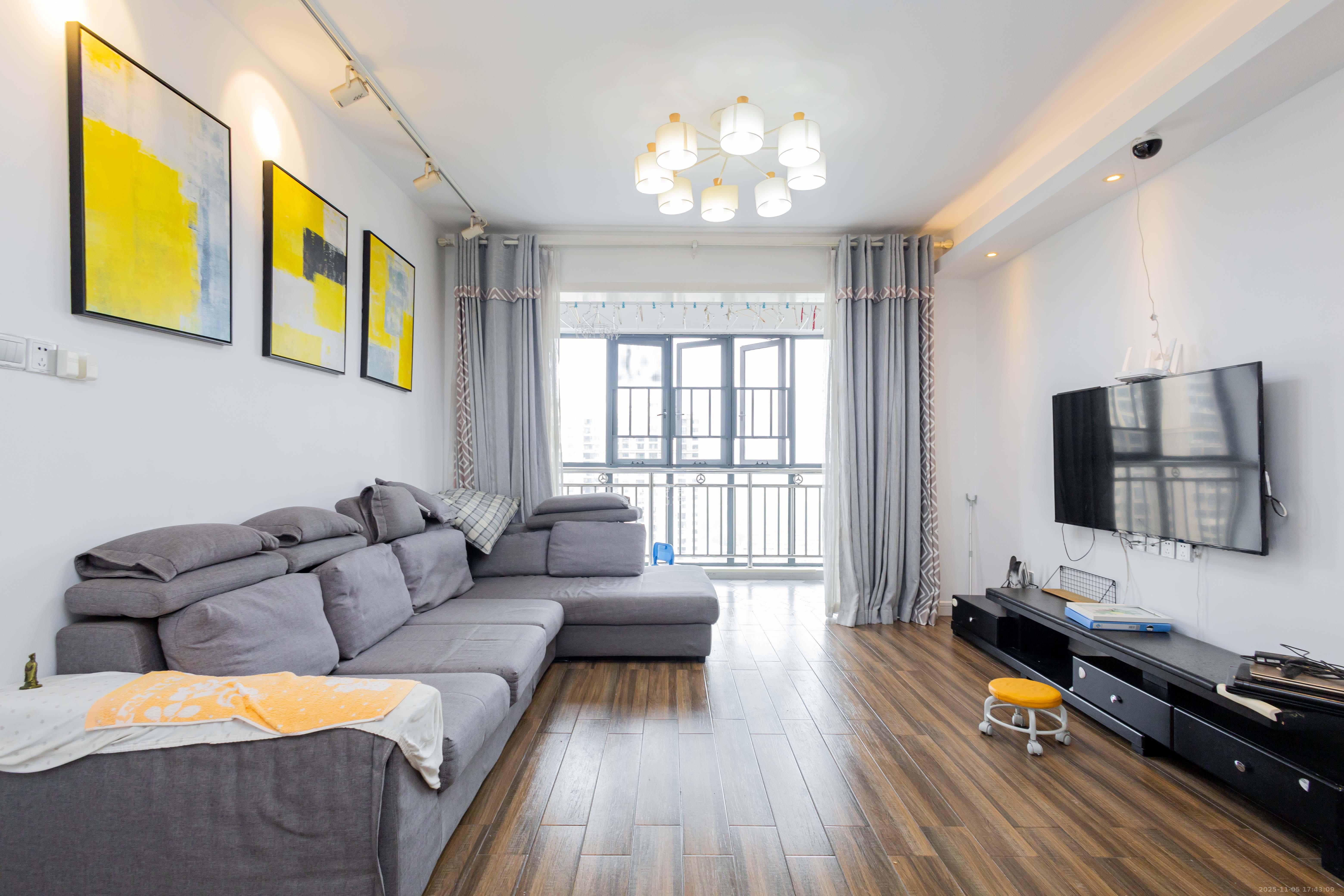 辉煌国际城二期  3室2厅2卫    128.0万