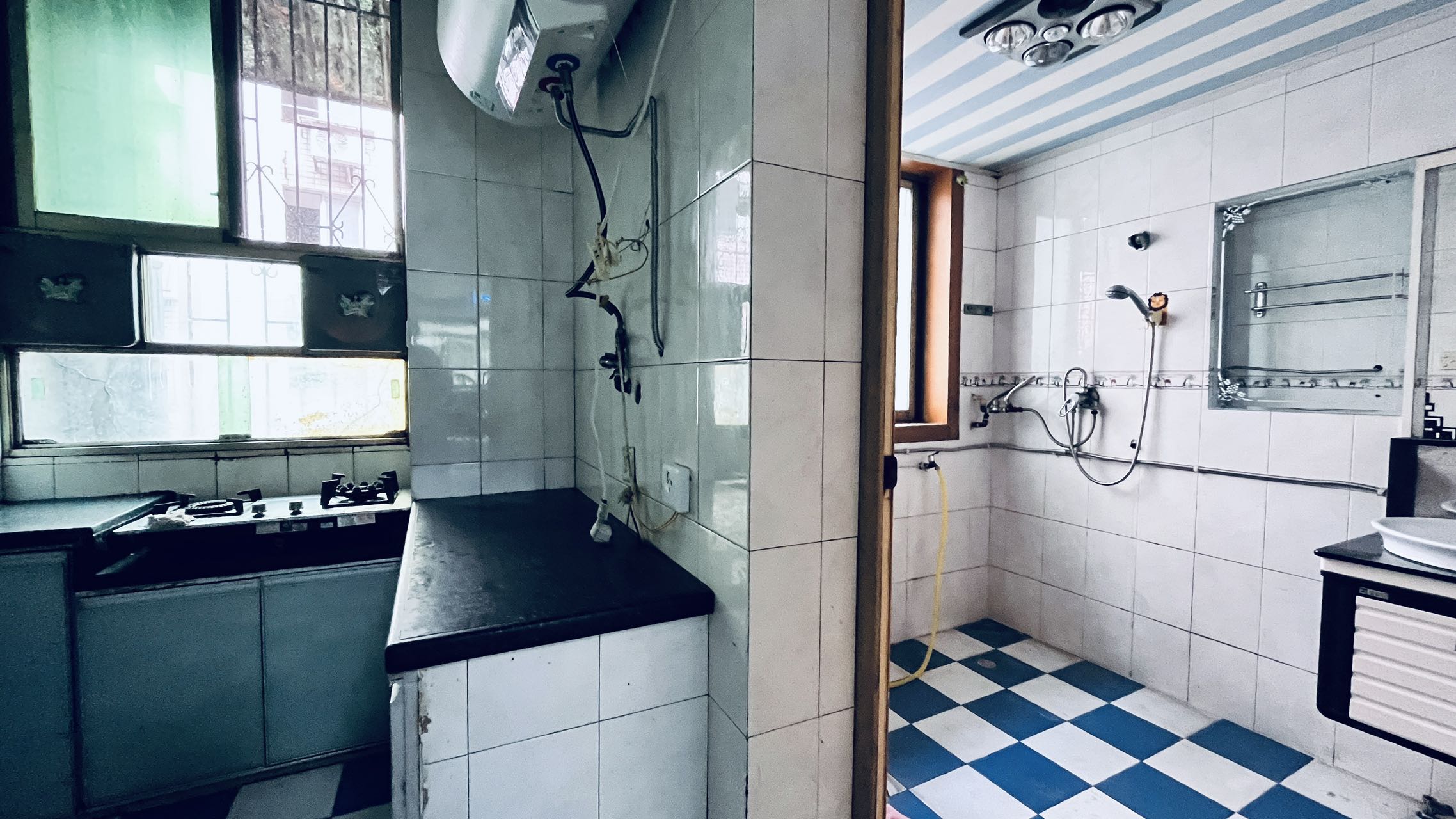 金桃苑小区  4室2厅2卫    1200.0元/月室内图