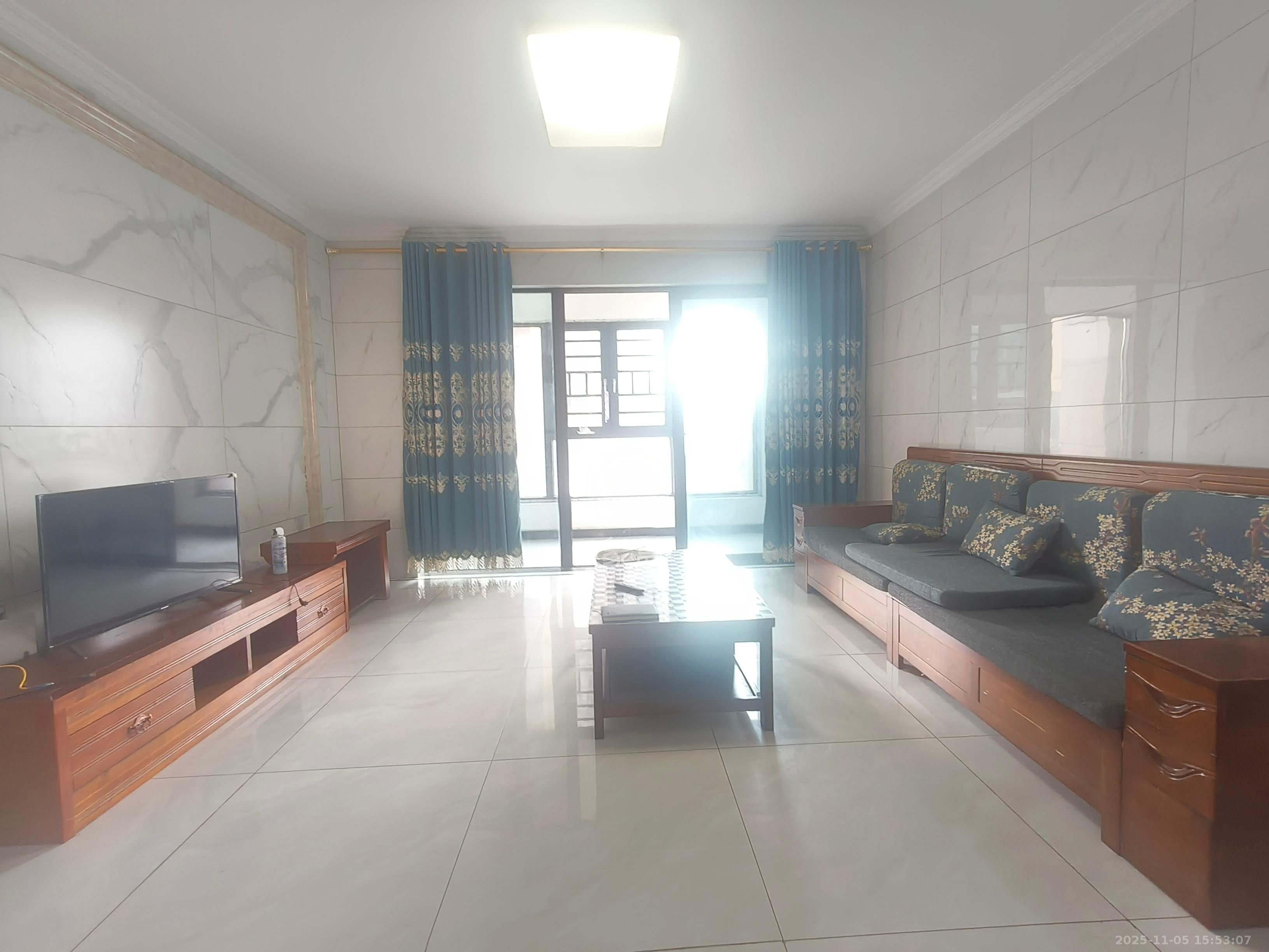 东方美地  4室2厅2卫    3200.0元/月室内图