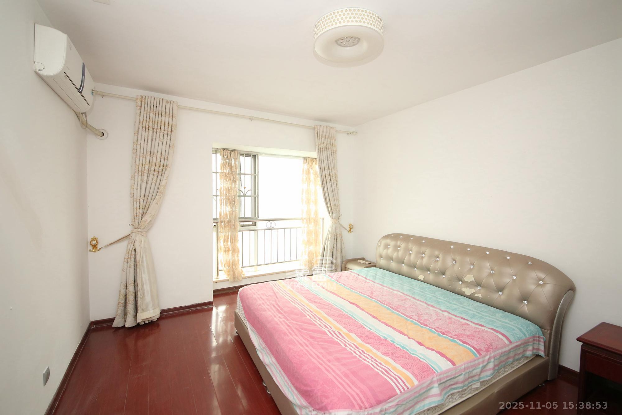 君临青园花都 3室2厅2卫 2700.0元/月 君临青园花都 3室2厅2卫 2700.0元/月室内图