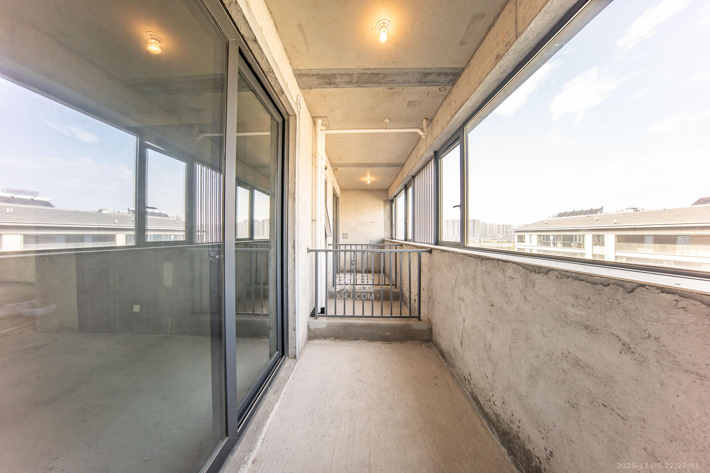 中建钰山湖 4室2厅2卫 330.0万 中建钰山湖 4室2厅2卫 330.0万阳台