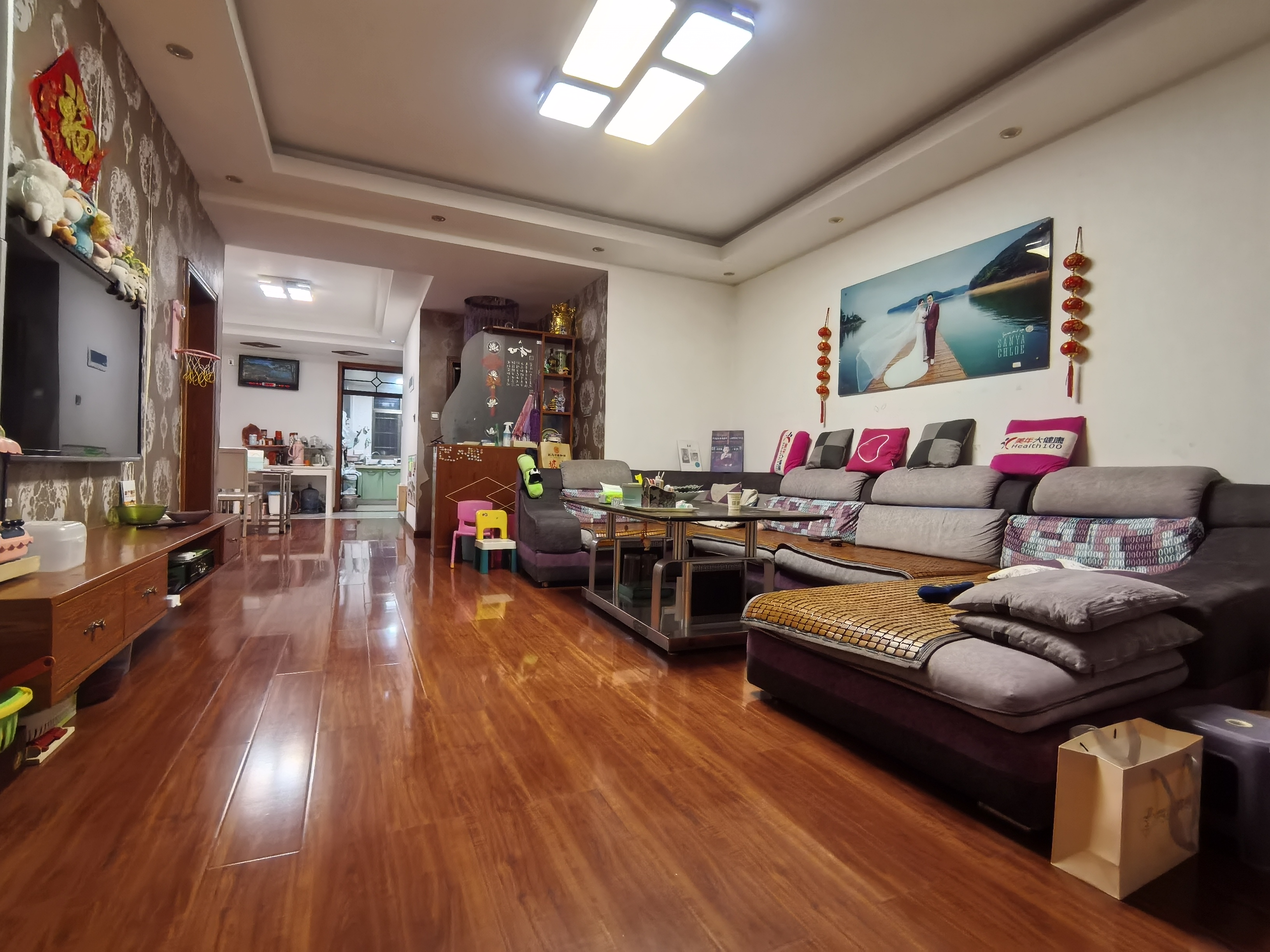 盛世华庭 1室0厅0卫 53.8万 盛世华庭 1室0厅0卫 53.8万客厅