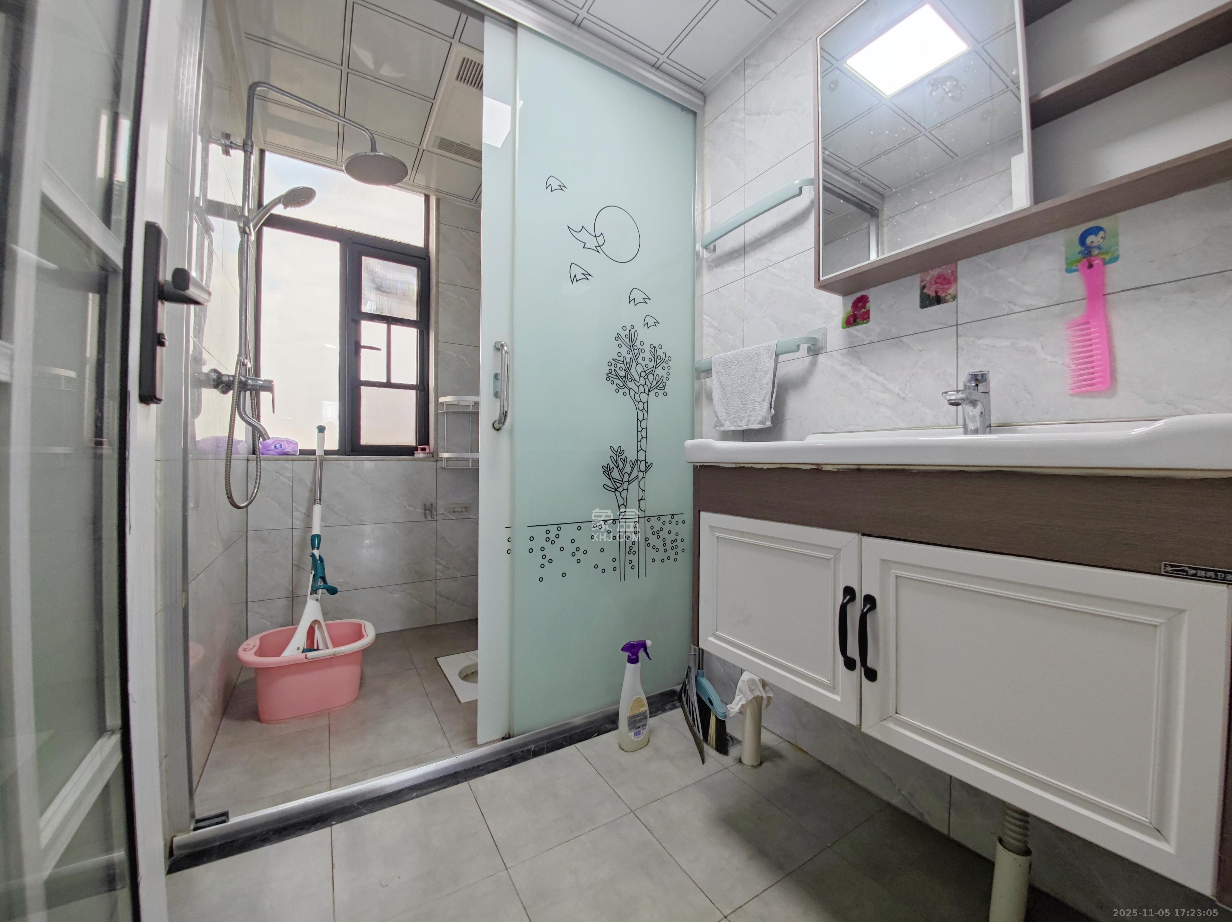 悦湖山  3室2厅2卫    3000.0元/月室内图