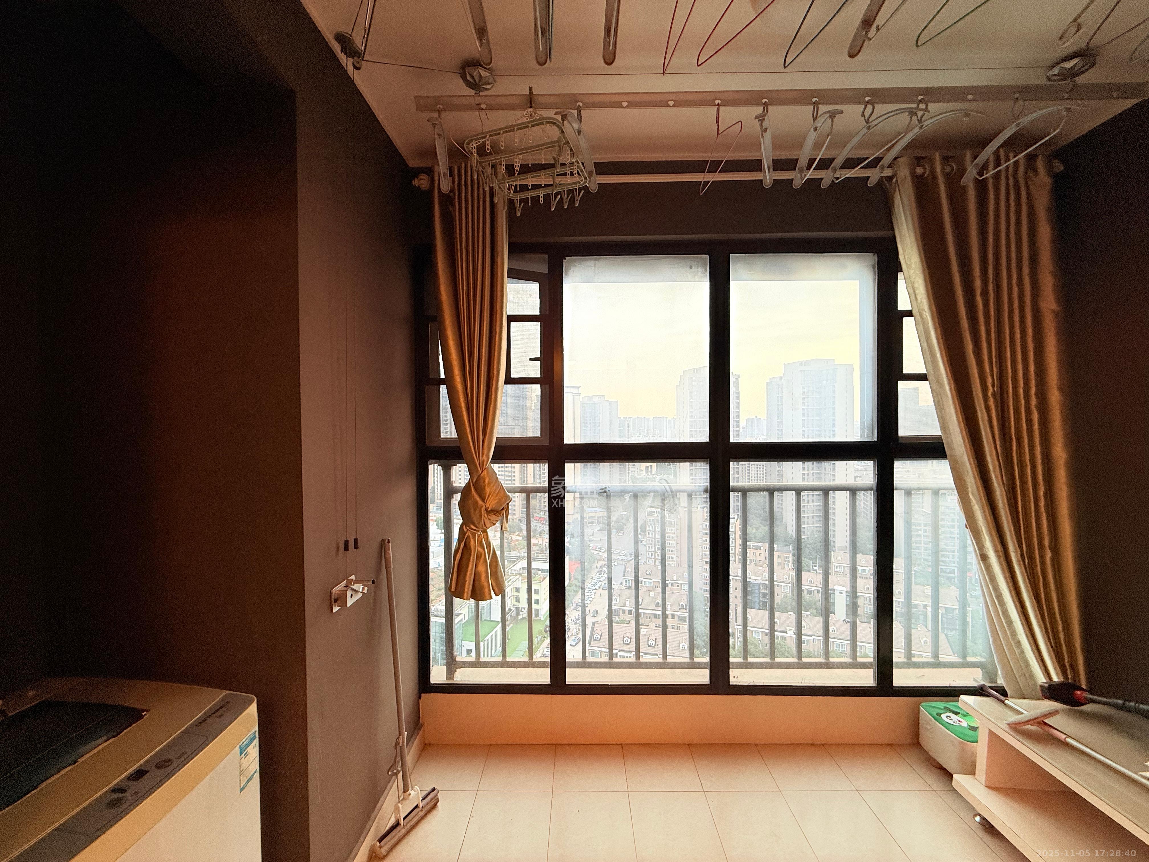 万科金域华府三四期  2室2厅1卫    2400.0元/月室内图