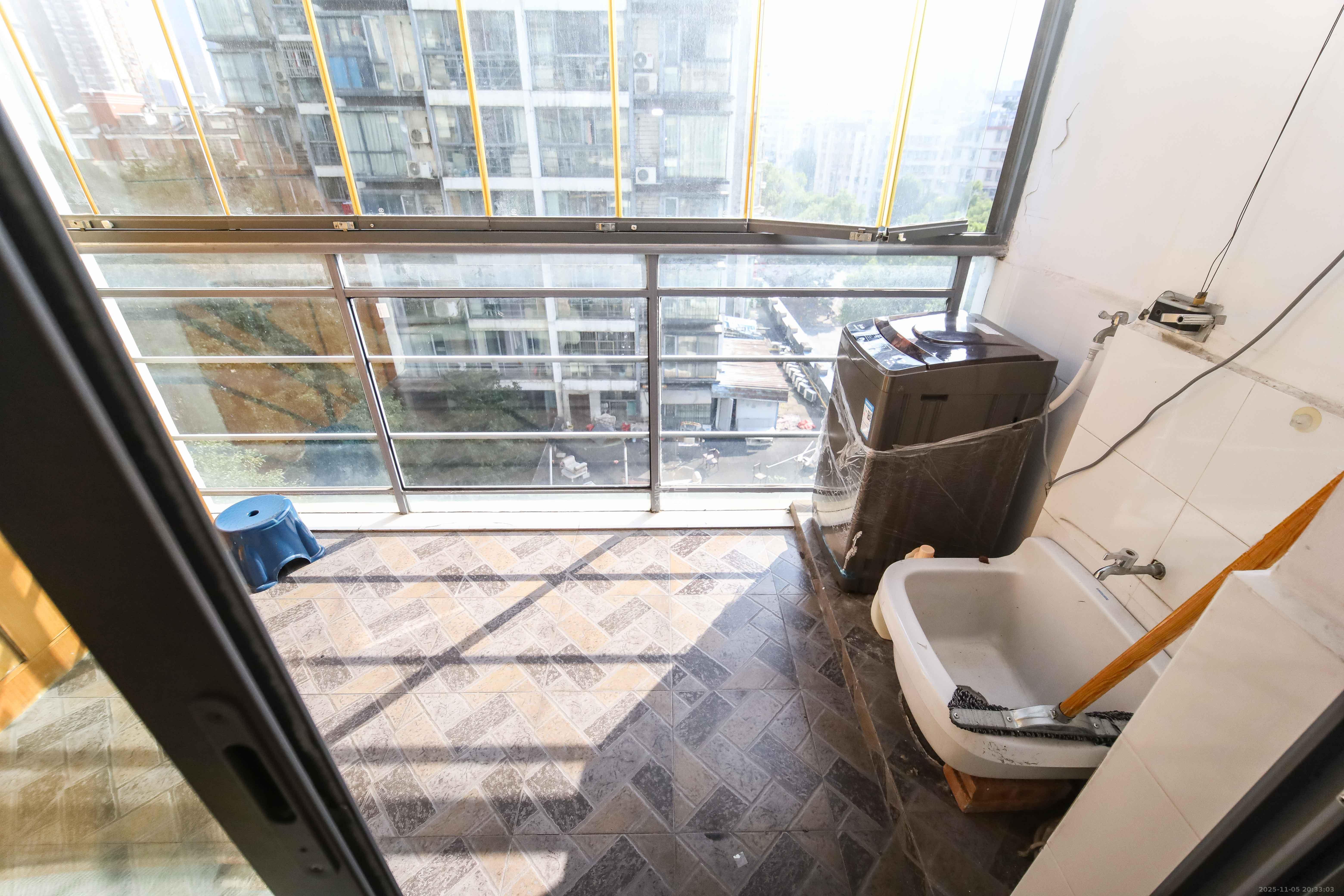 银港水晶城  2室2厅1卫    60.8万阳台