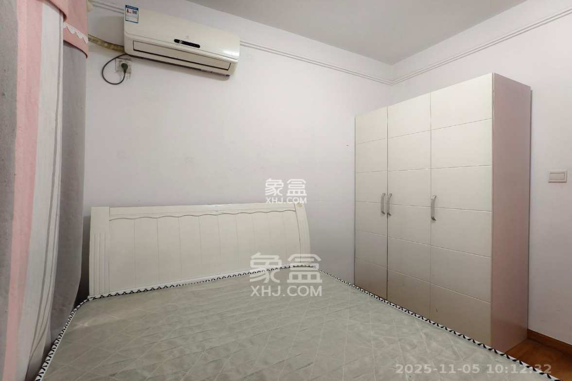 中海国际三期 3室2厅2卫 2100.0元/月 中海国际三期 3室2厅2卫 2100.0元/月室内图