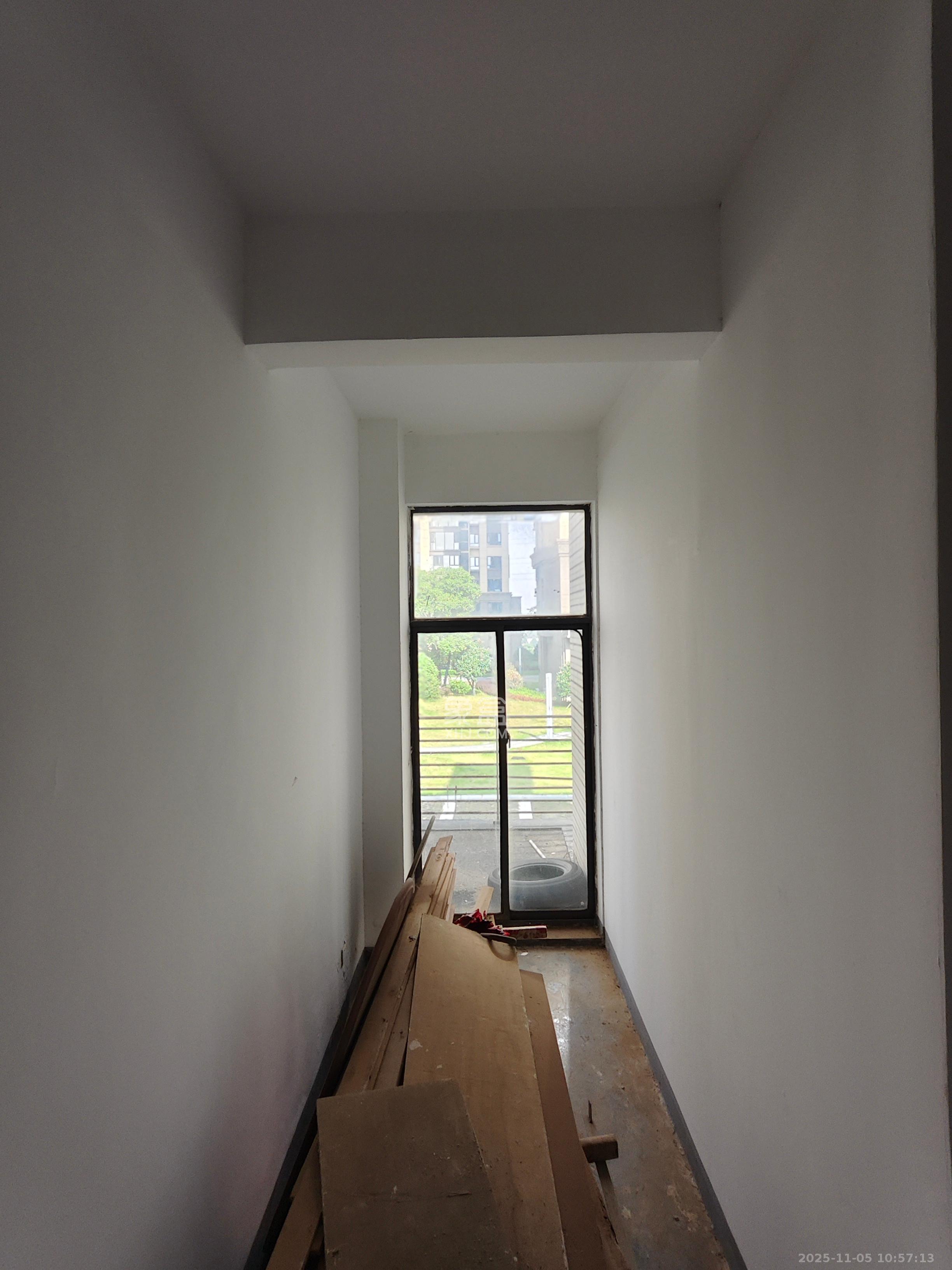 港湘铂玥（天园地芳国际珠宝城）  6室2厅4卫    3600.0元/月室内图