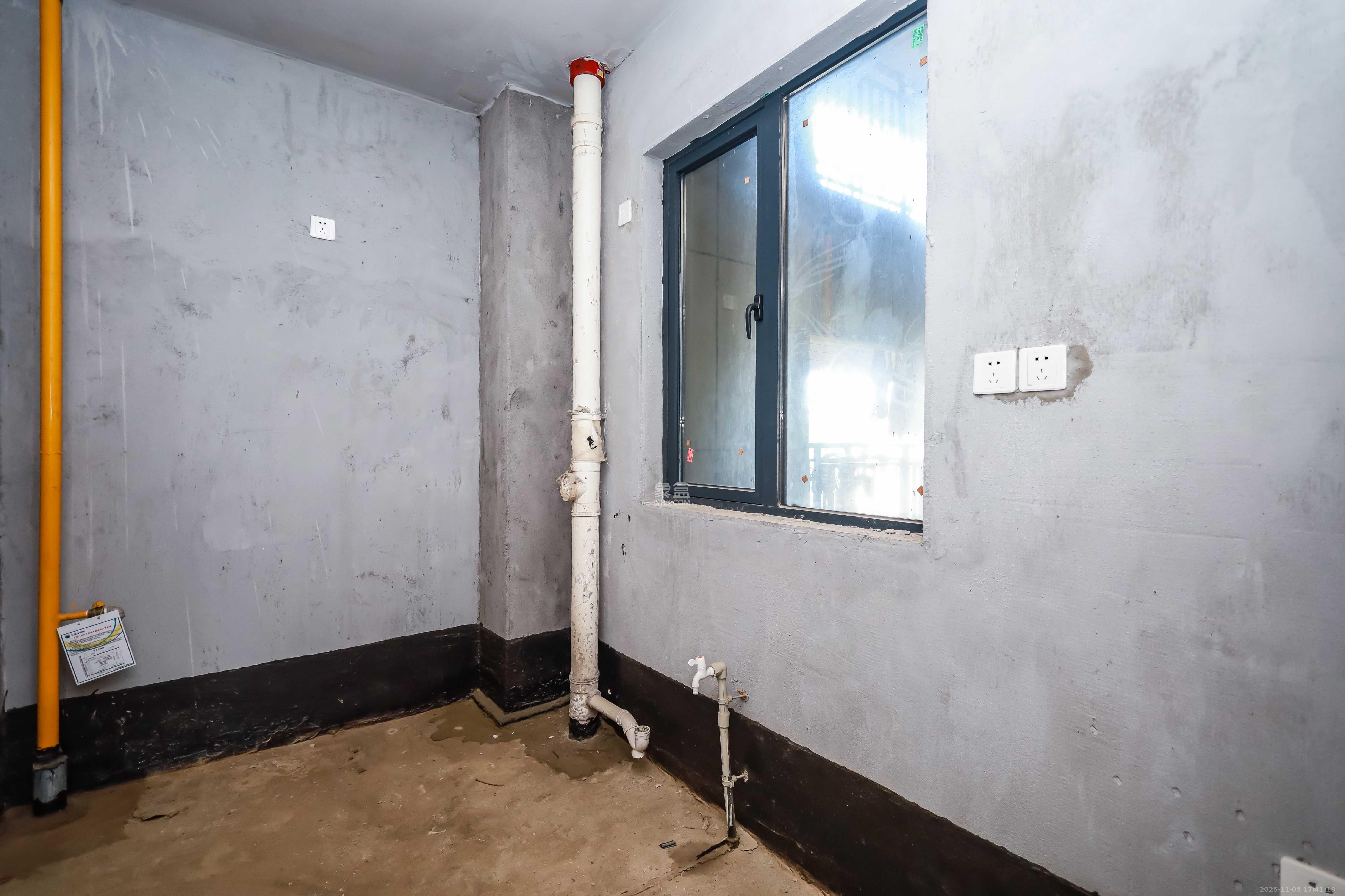 金侨风华府 3室2厅2卫 88.0万 金侨风华府 3室2厅2卫 88.0万厨房