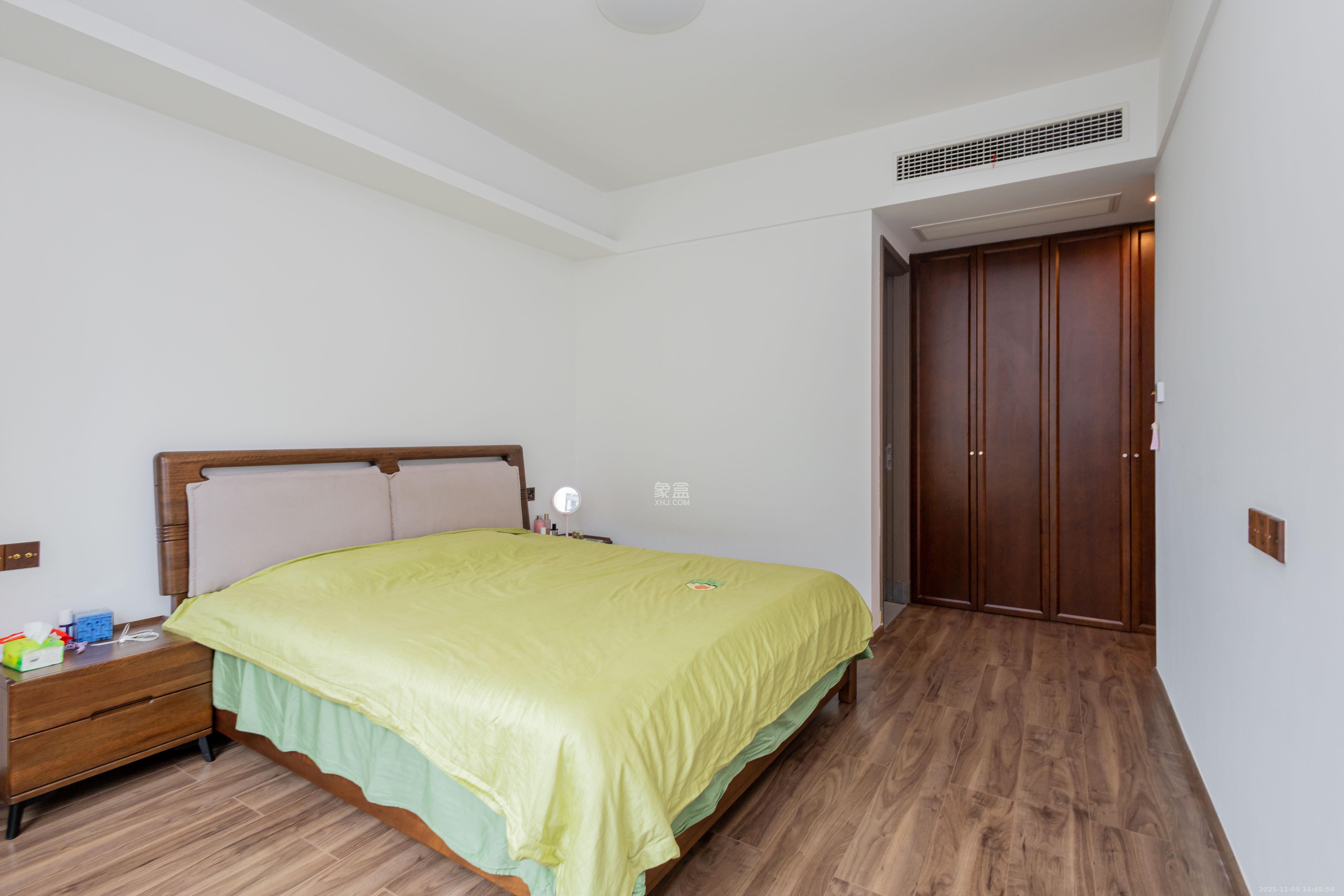 金茂建发观悦 3室2厅2卫 205.0万 金茂建发观悦 3室2厅2卫 205.0万卧室