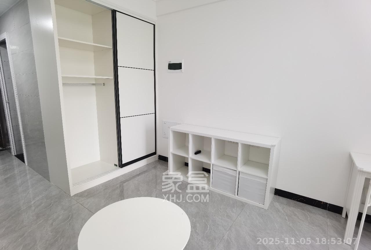 万润时光里 1室1厅1卫 1600.0元/月 万润时光里 1室1厅1卫 1600.0元/月室内图