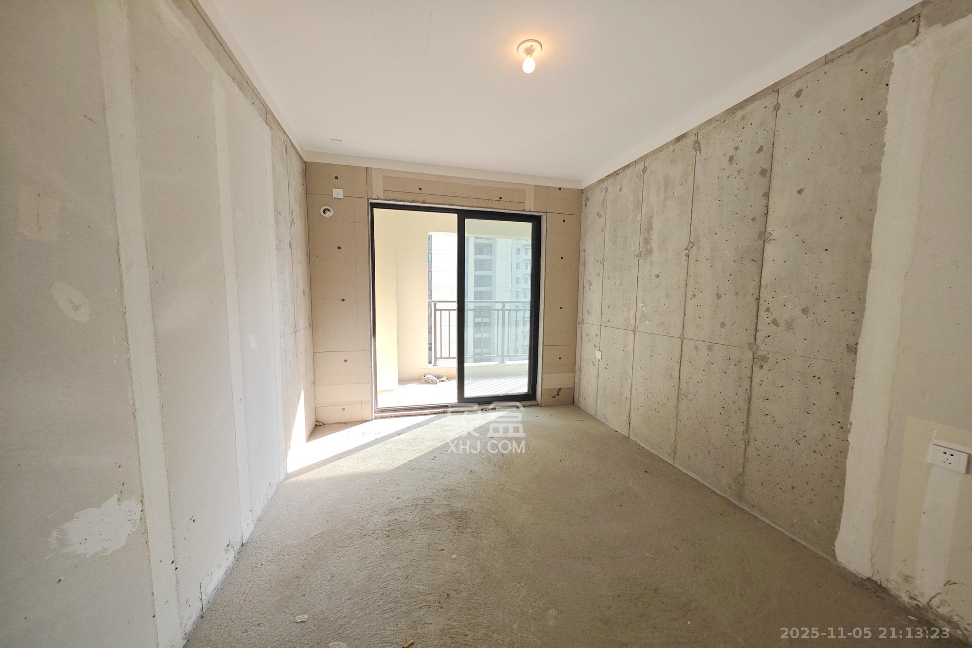 旭辉国悦府  4室2厅2卫    140.0万卧室