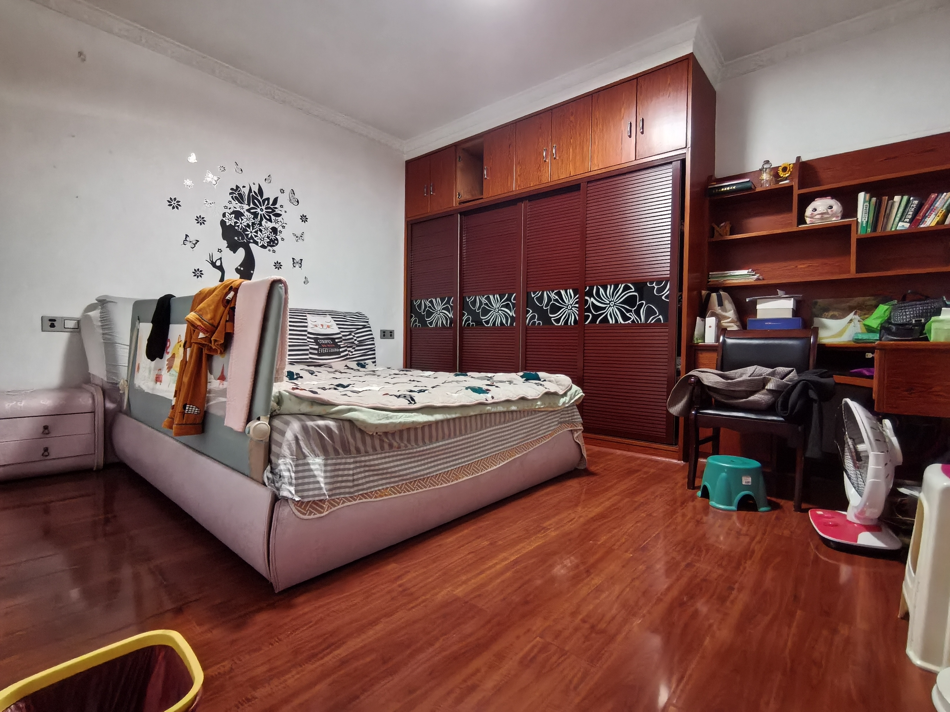 盛世华庭 1室0厅0卫 53.8万 盛世华庭 1室0厅0卫 53.8万客厅