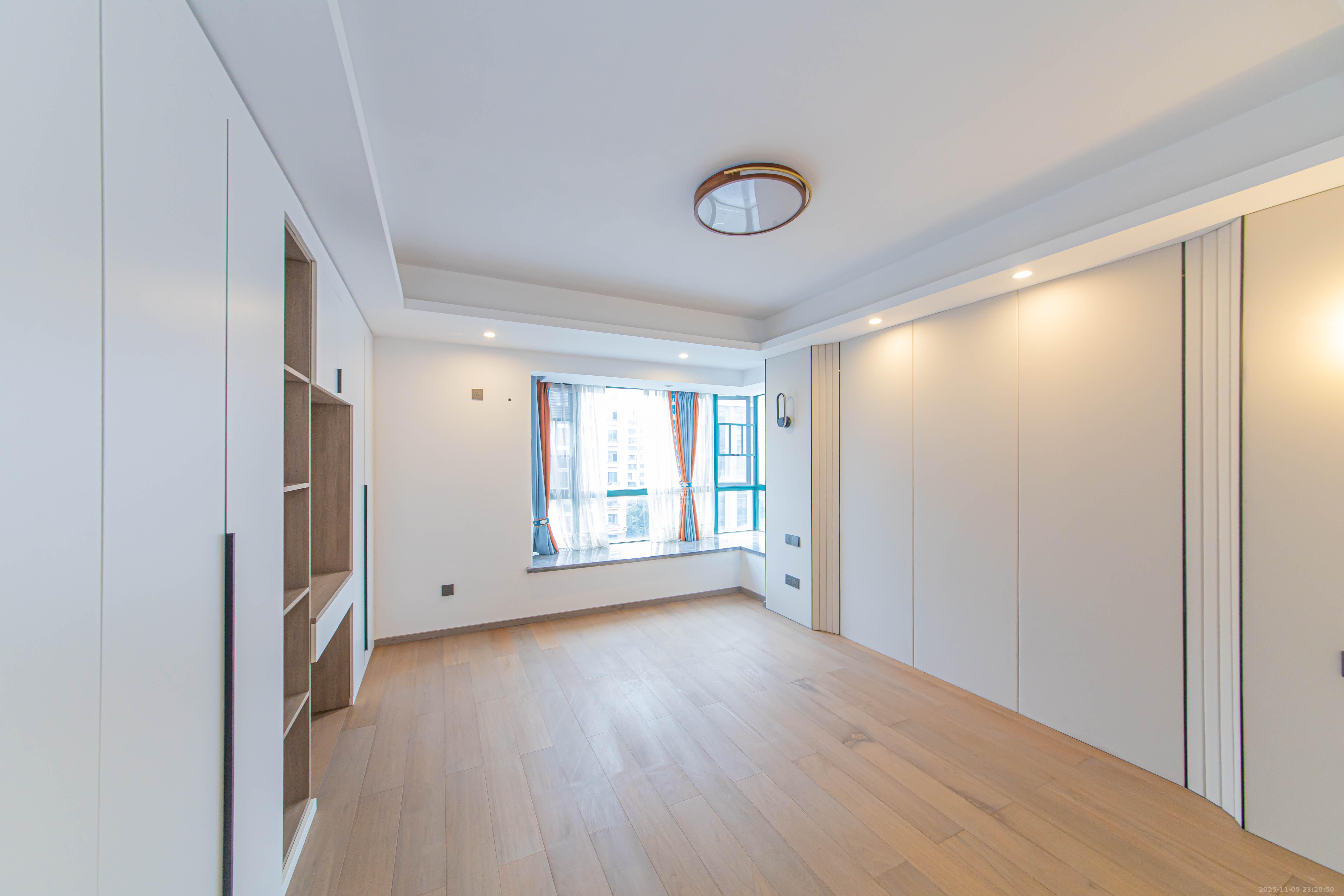 华天苑 3室2厅2卫 165.0万 华天苑 3室2厅2卫 165.0万卧室