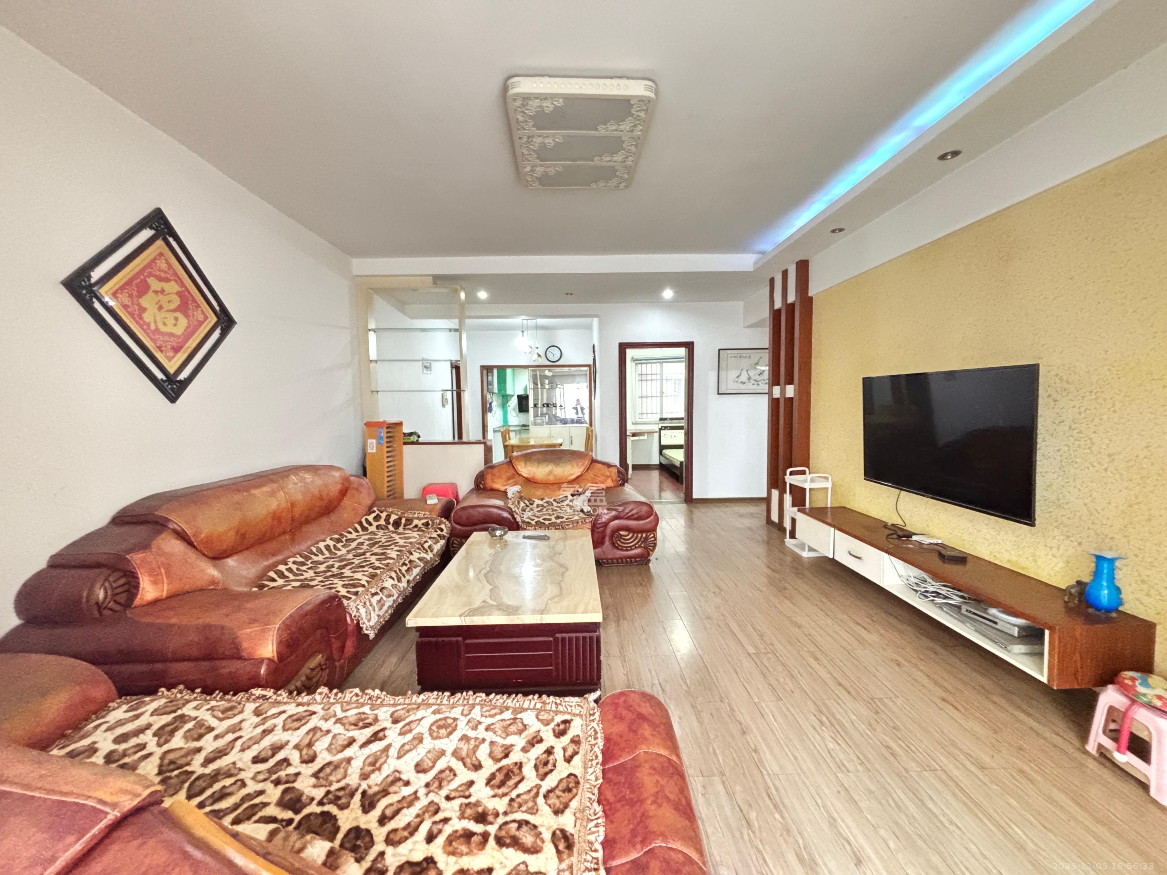 佳美星城 3室2厅1卫 1600.0元/月 佳美星城 3室2厅1卫 1600.0元/月室内图